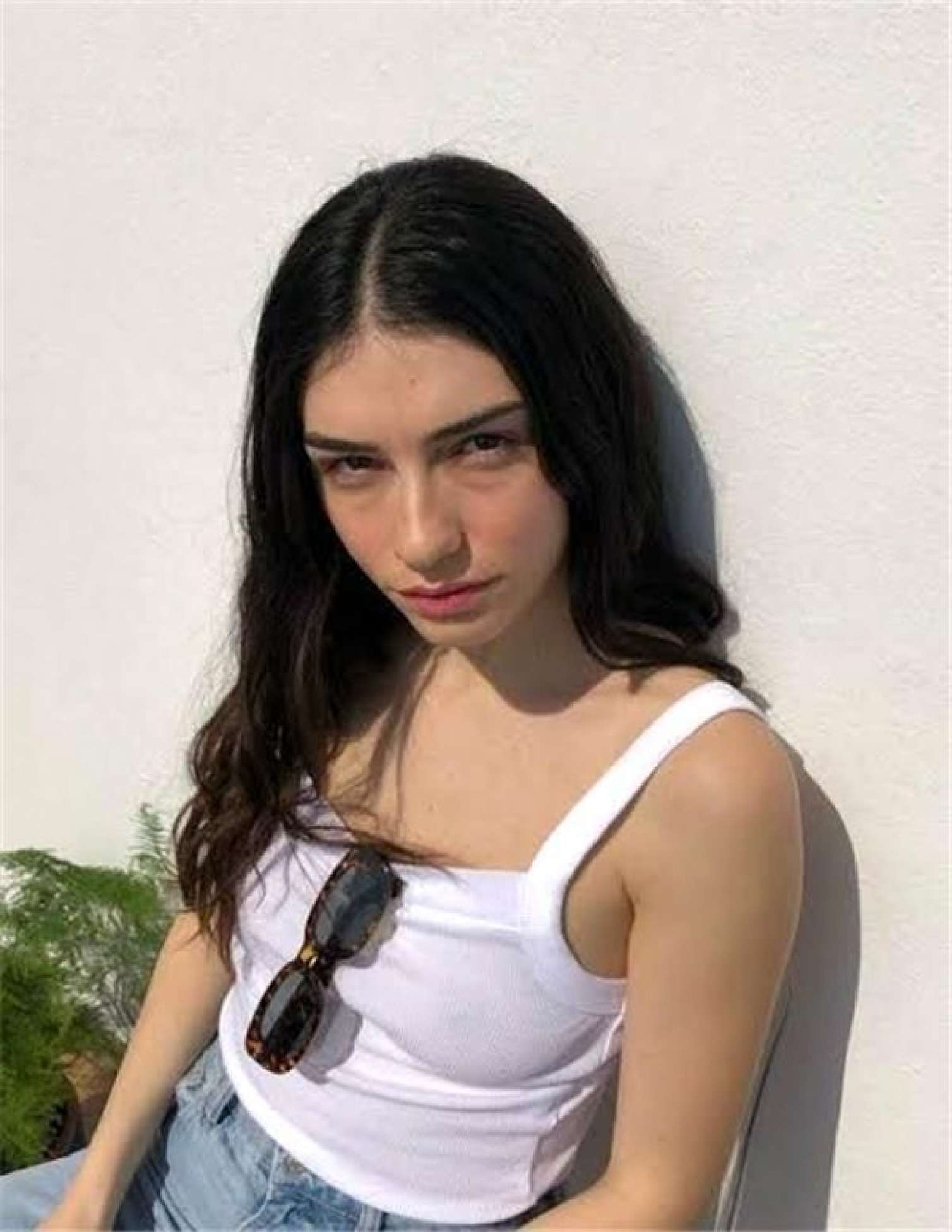 Büstqaltersiz fotoları tənqid olundu -  FOTO