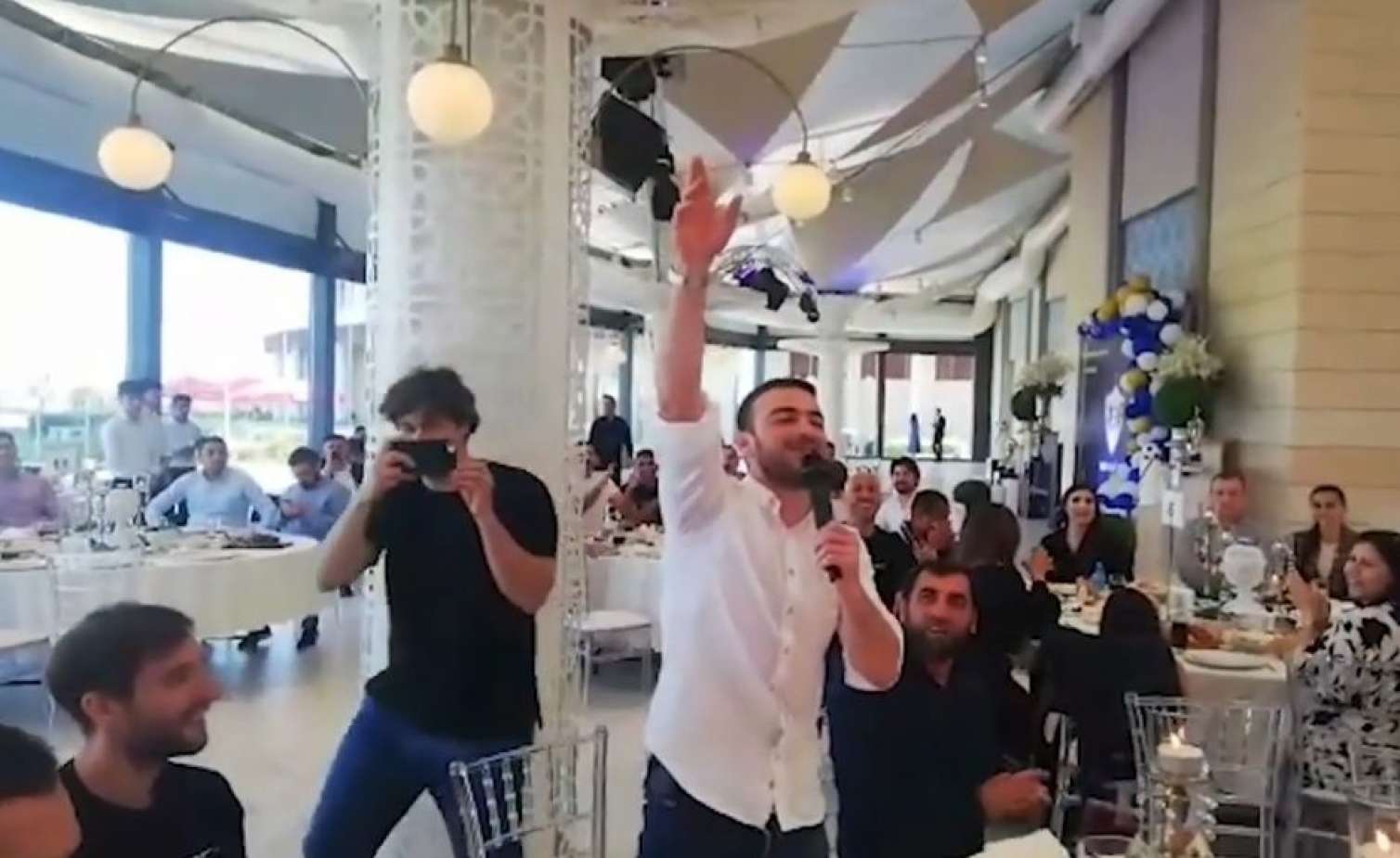 Qara Qarayev tədbirdə mahnı oxudu -  VİDEO