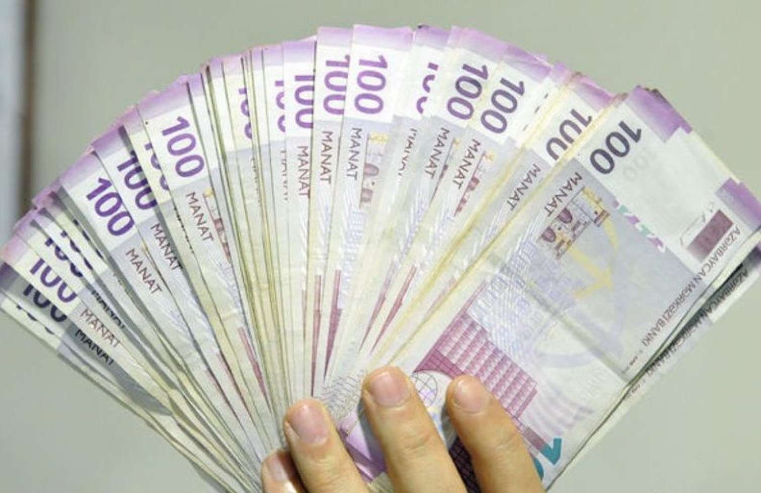 Neft ucuzlaşdı: manatı bu il hansı təhlükə gözləyir? 