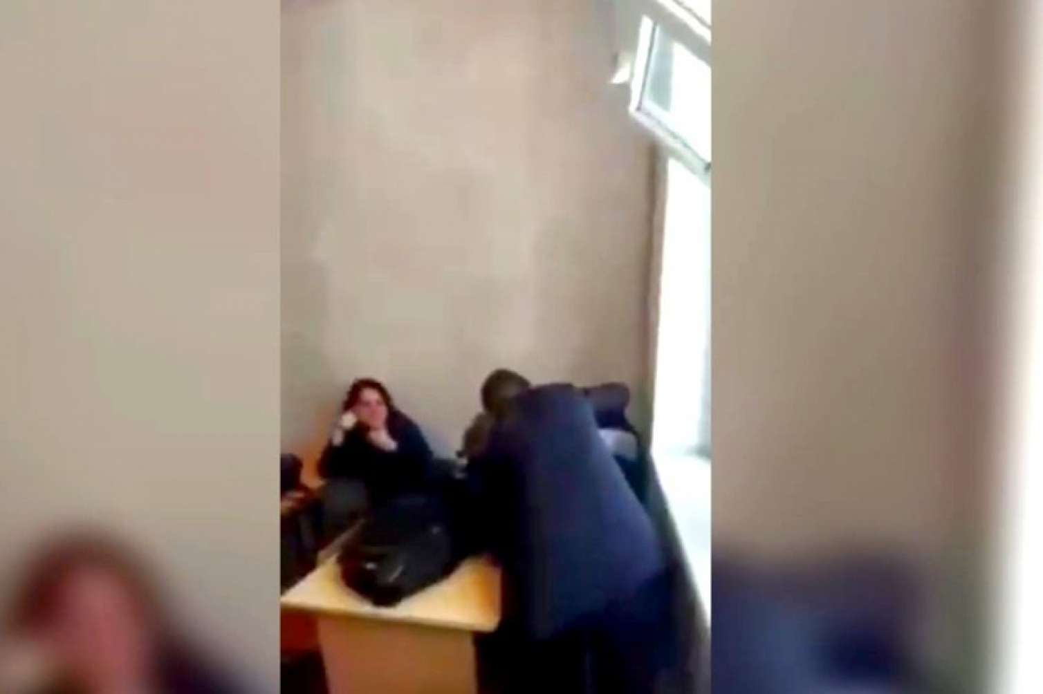 Azərbaycanda müəllim şagirdi döydü - VİDEO 
