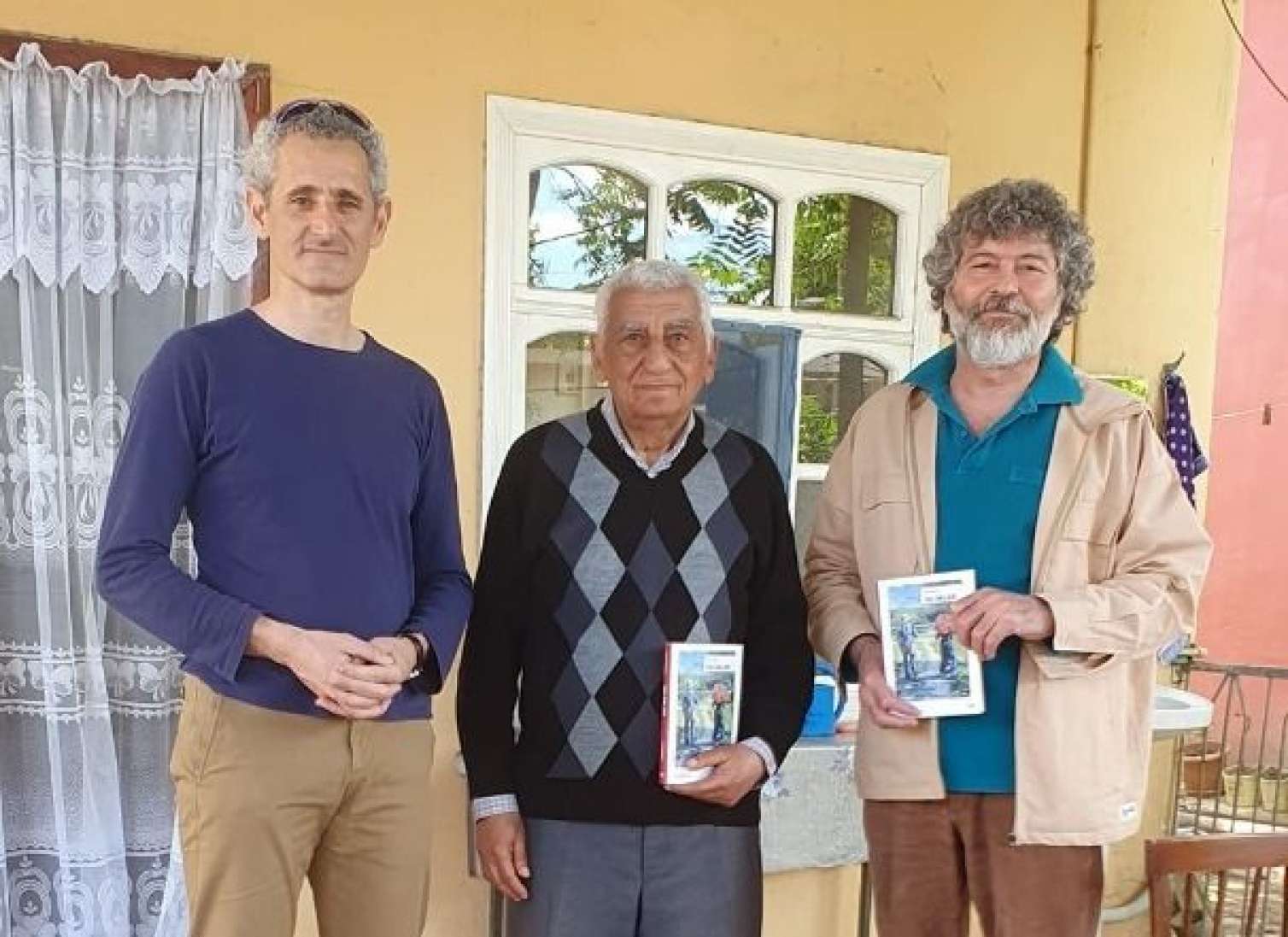 Kənd müəllimi fransızcadan kitab tərcümə etdi - Səfir evinə getdi - VİDEO 