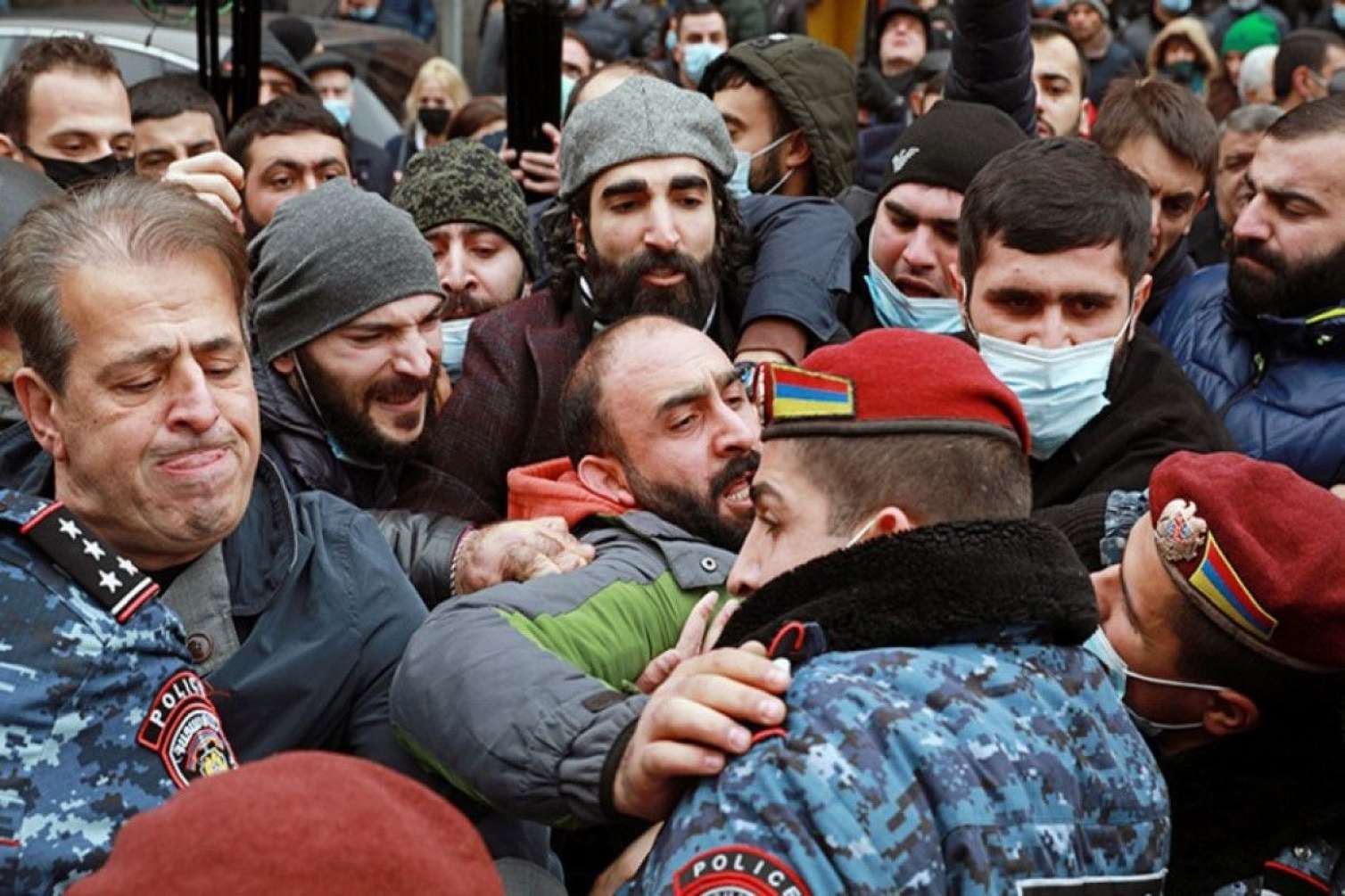 Putinin səfərinə etiraz: İrəvanda sovet abidələrini dağıtmağa hazırlaşırlar 