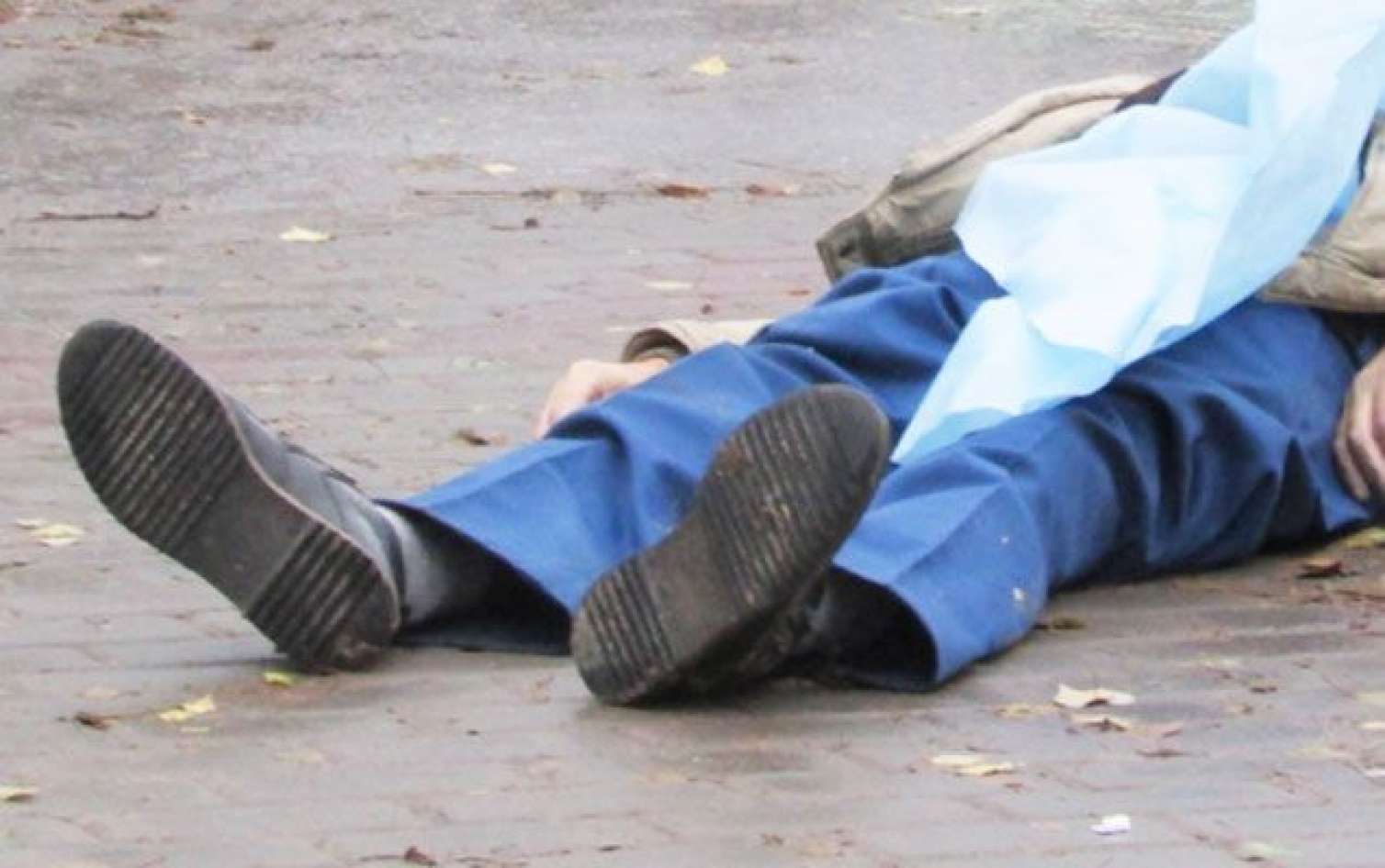 В Баку самоубийца упал на 52-летнего мужчину, оба скончались 