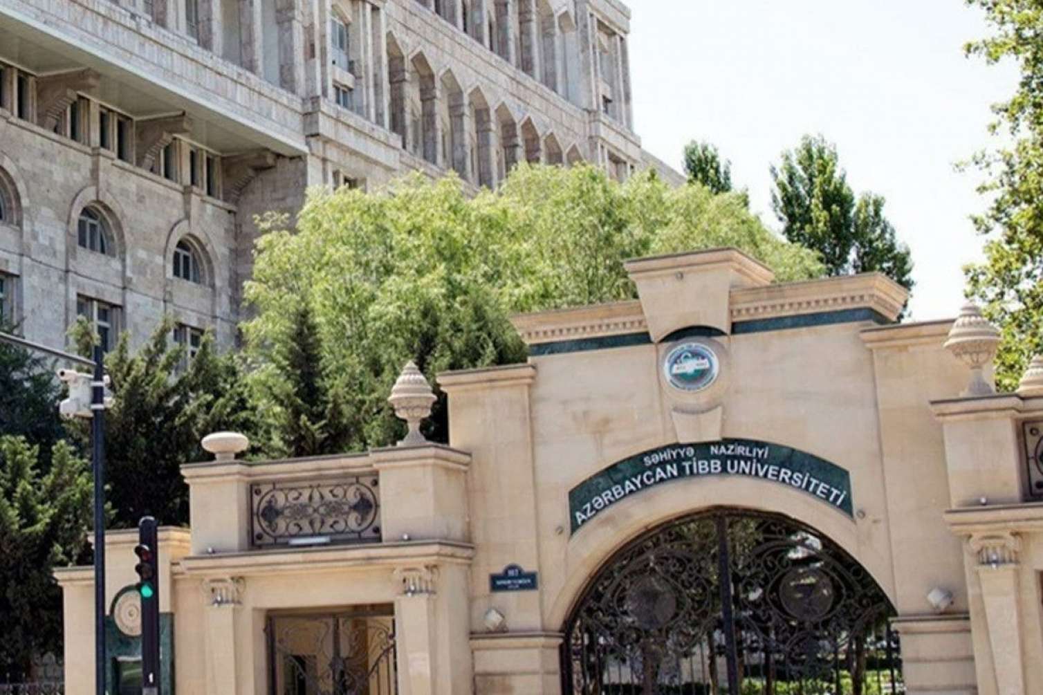 Bu universitetdə tələbələrə şortik və mayka geyinmək qadağan olundu -  FOTO