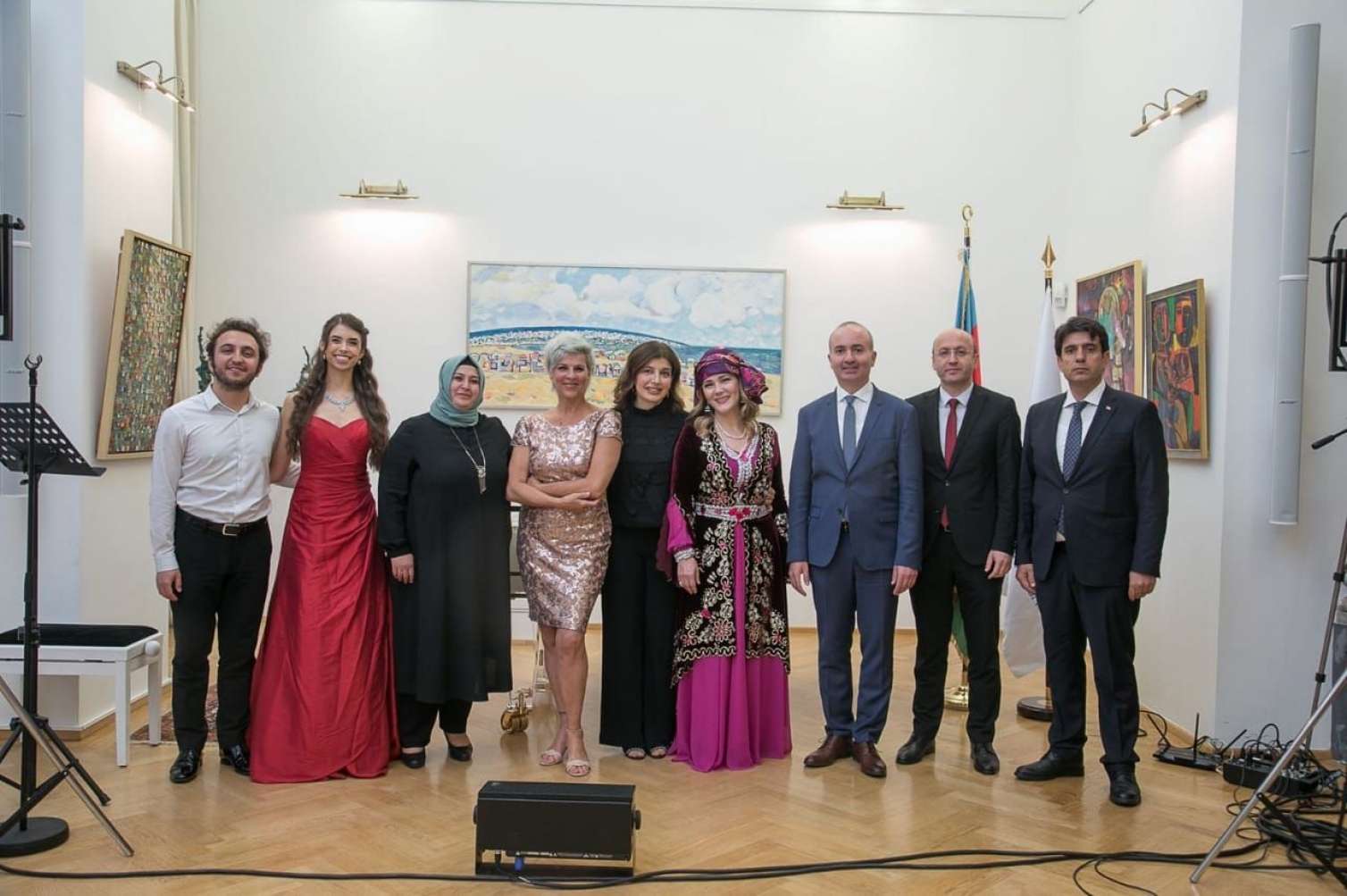 Vyanada “Azərbaycan qadın şairlərinin poeziya antologiyası” kitabı çap olundu -  FOTO
