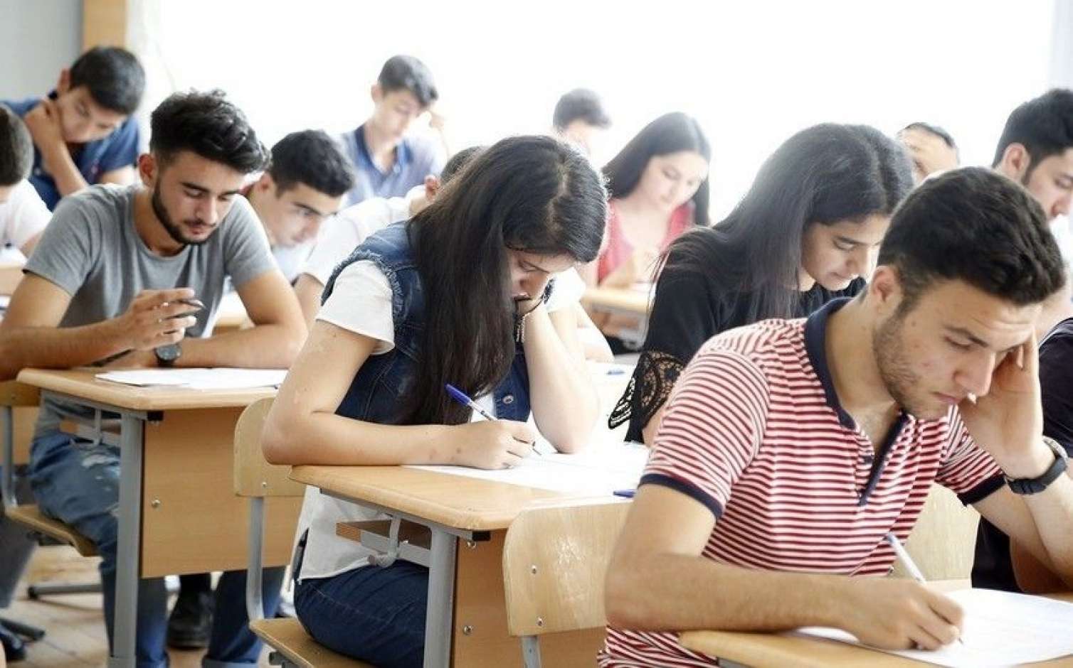 Bu gün mindən çox abituriyent və şagird Azərbaycan dili fənnindən imtahan verəcək 