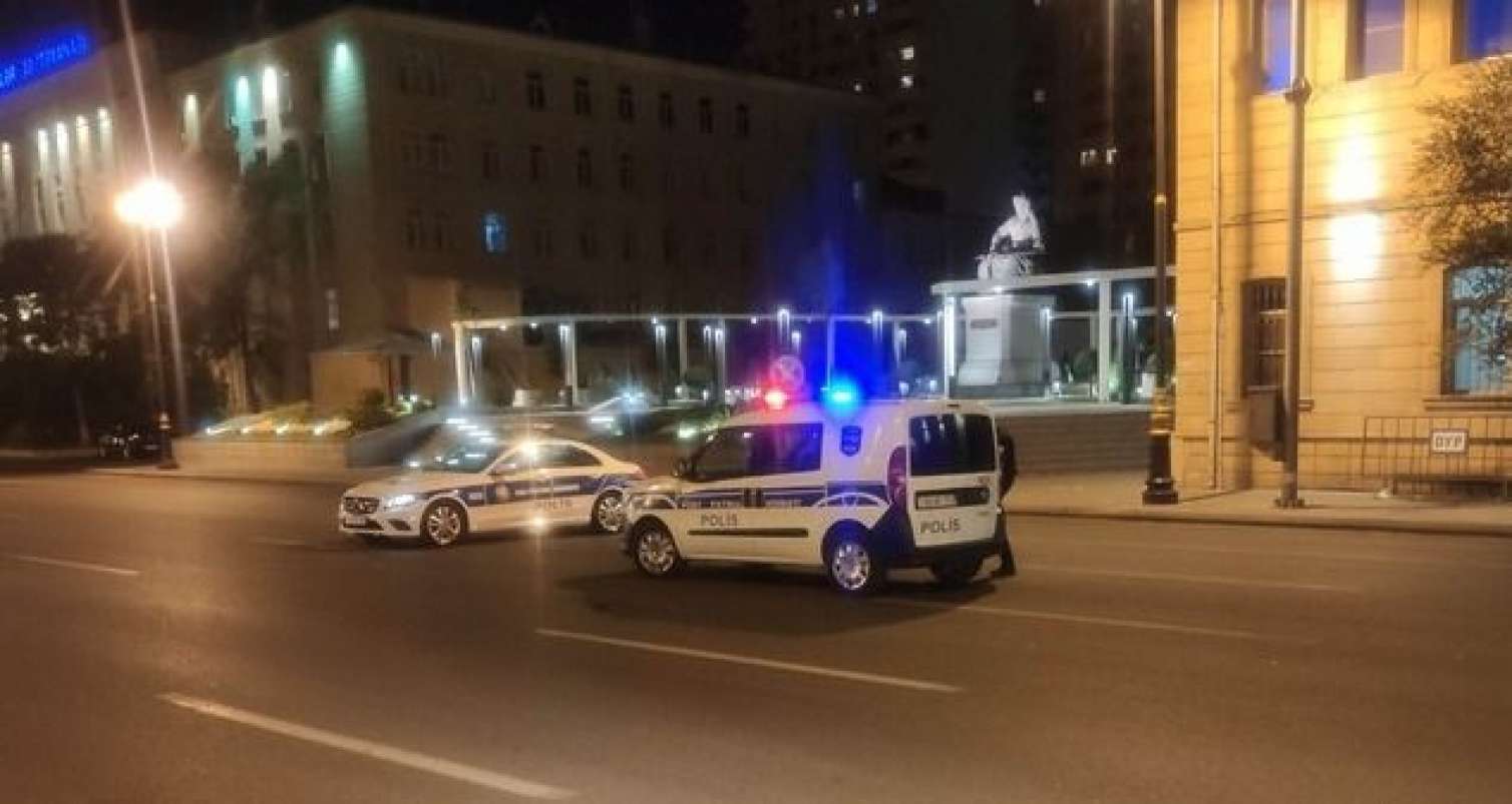 Polis maşını qəzaya uğradı - Xəsarət alan var 