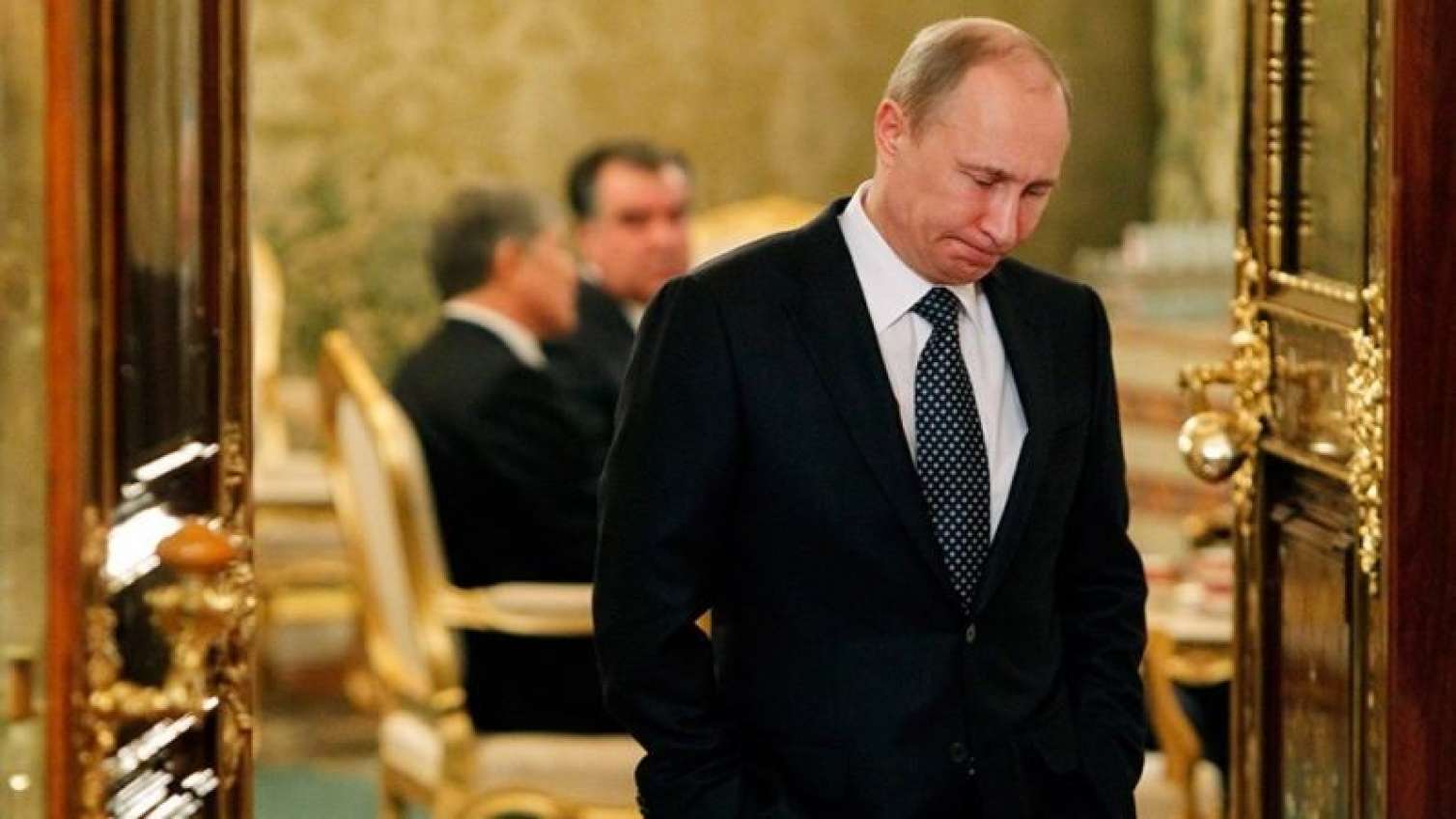 Putinə qeyri-adi hədiyyə: Erotik təqvim və mesajlar... 