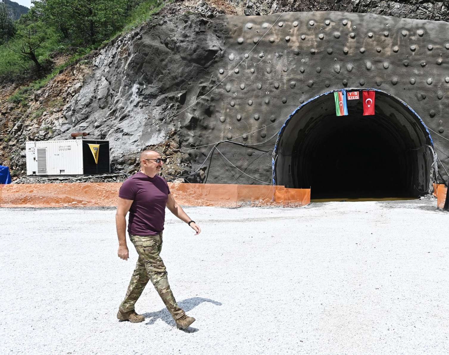 Prezident Kəlbəcər-Laçın yolunun inşası ilə tanış oldu -  FOTO