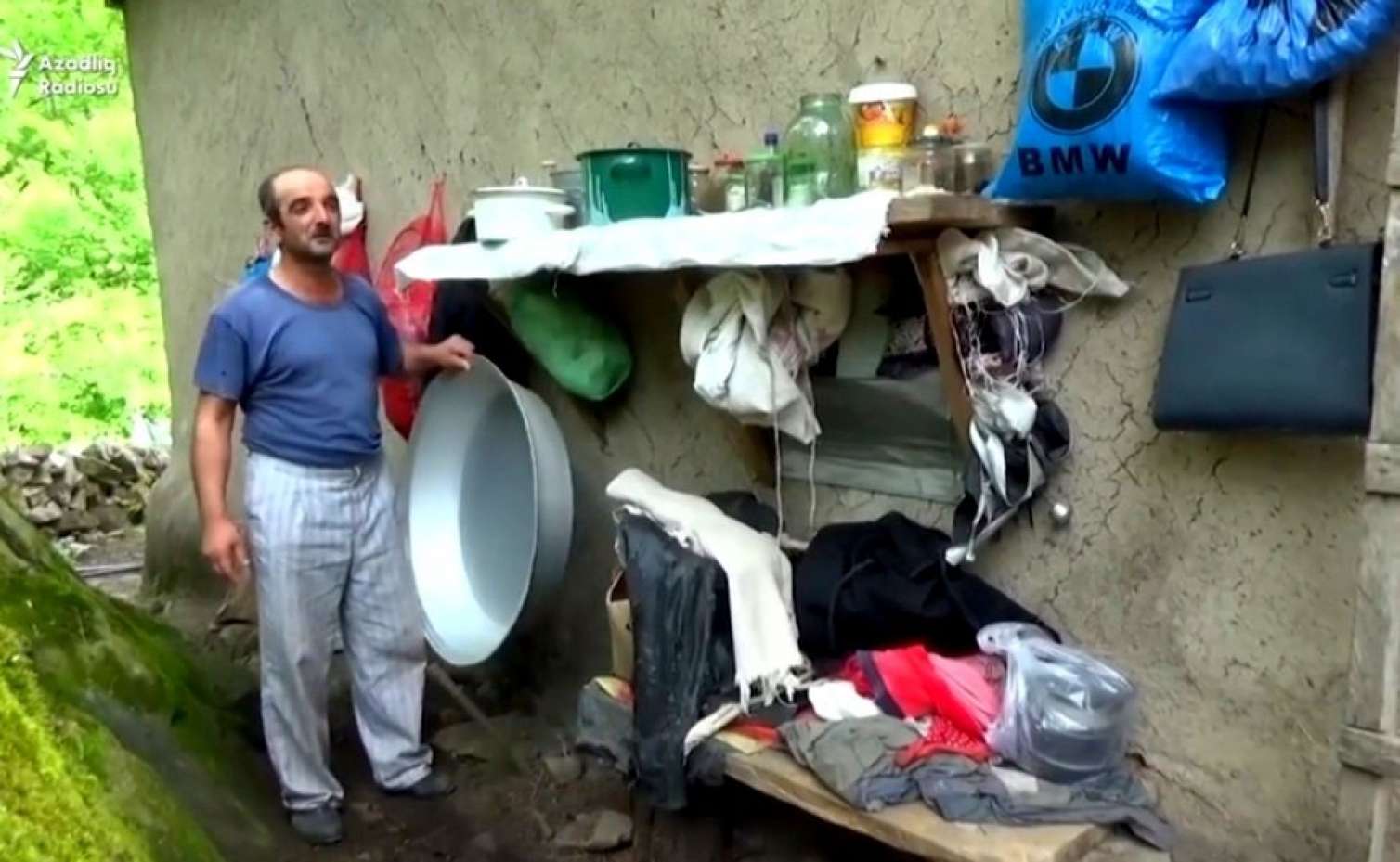 "Qoy gülsünlər mənə, bu ləyəndə çimirəm" - İşsiz vətəndaşdan şikayət - VİDEO 