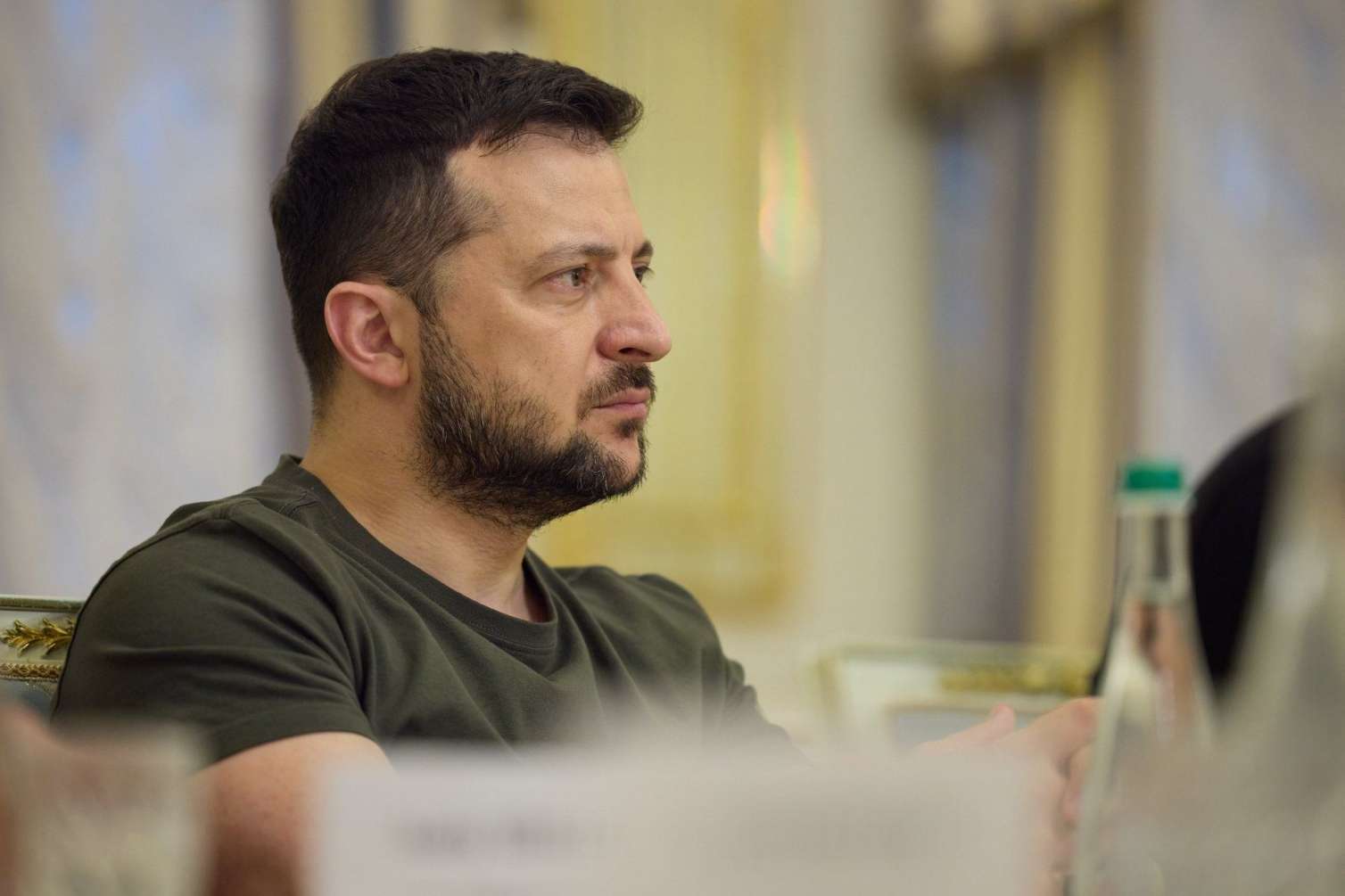 Zelenski üç təhlükəsizlik işçisini işdən qovdu 