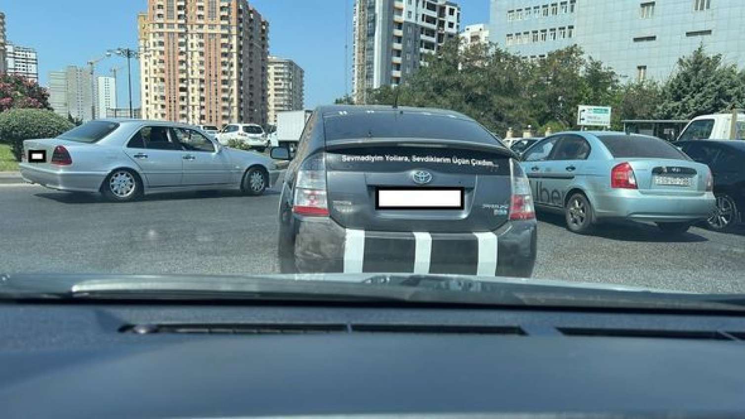 Avtomobilə dini kəlam, aforizm, şəhid şəkli vuranlar cərimələnəcək? - AÇIQLAMA 