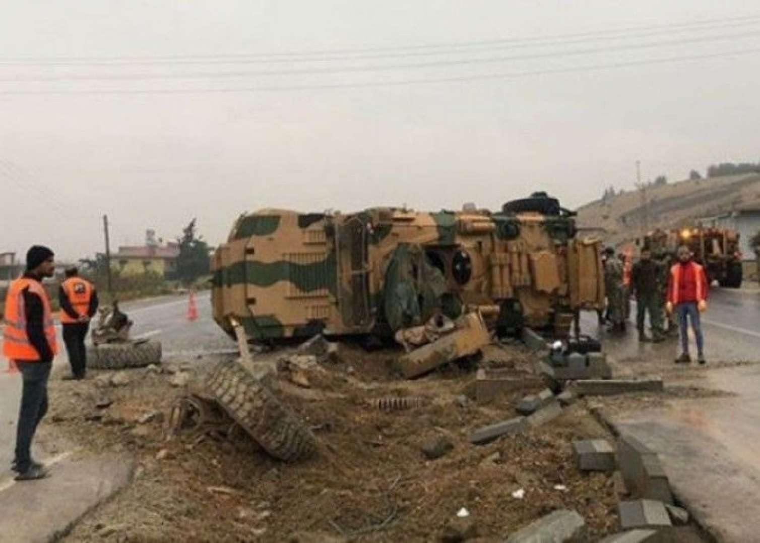 Türkiyədə hərbi maşın aşdı: 10 yaralı  