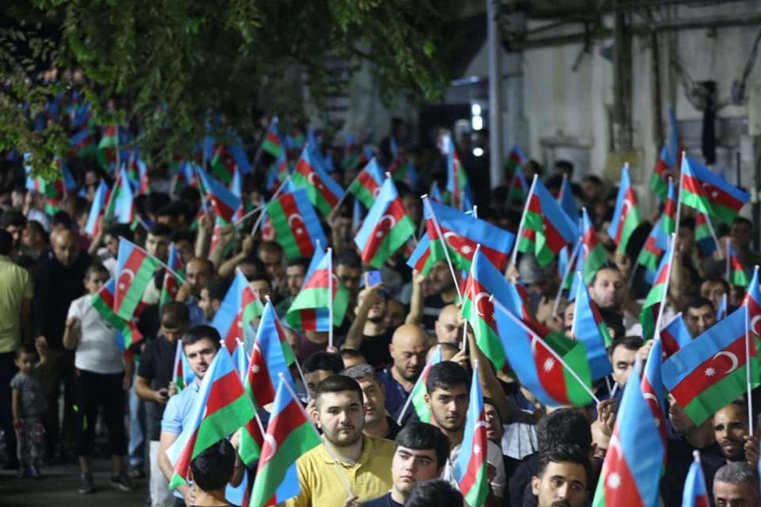 İbadətə Azərbaycan bayrağı ilə qatıldılar... - Məşədi Dadaş məscidindən FOTOLAR 