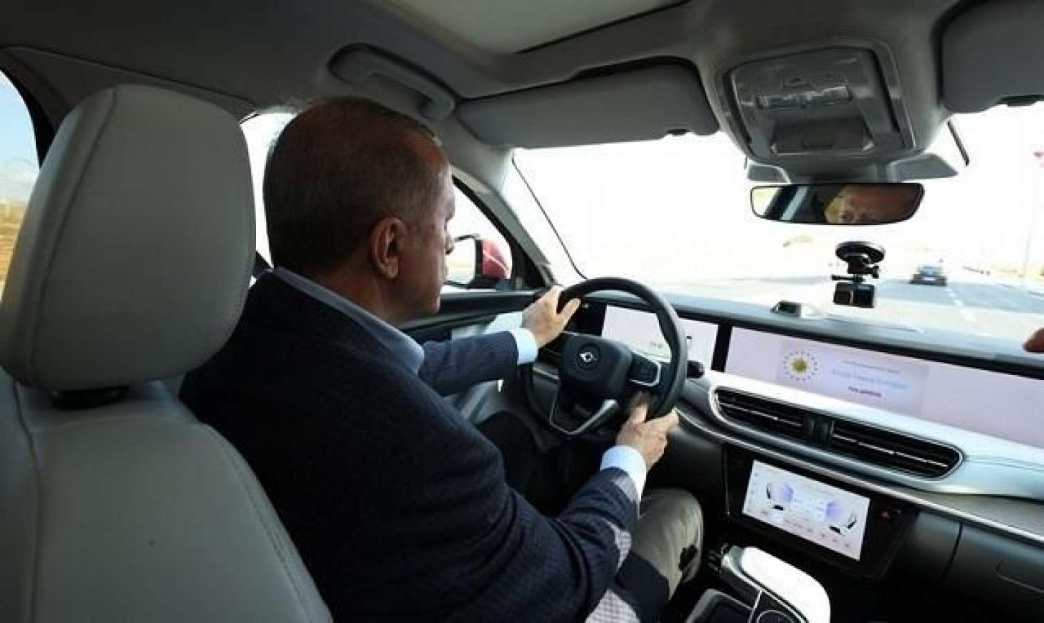 Ərdoğan Türkiyənin milli avtomobilini sürdü - FOTO 