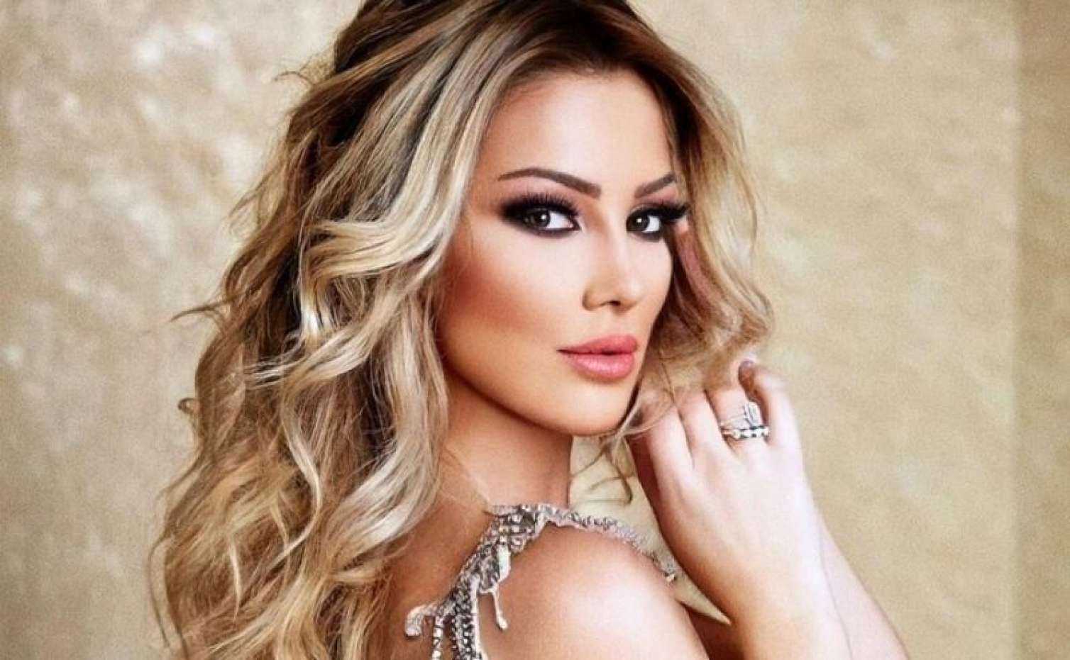Məşhur müğənni Bakıya ad gününə gəldi, 70 min dollar qonorar aldı  