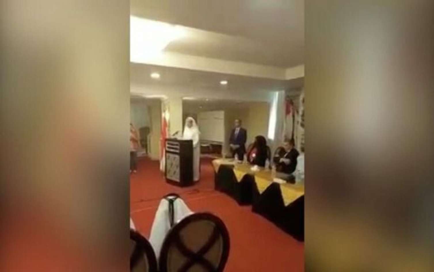 Ərəb diplomat çıxışı zamanı öldü -  VİDEO