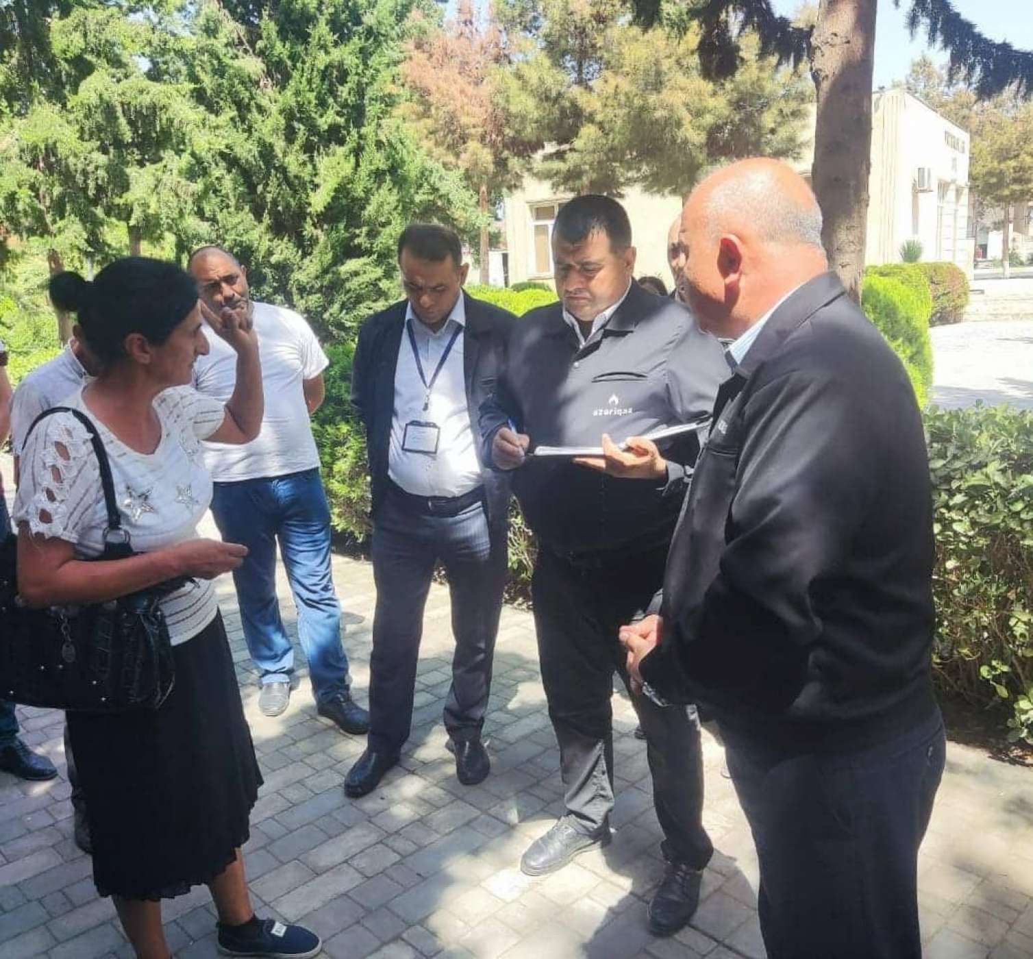 Bölgələrdə vətəndaşlarla görüşlər keçirilir, problemləri yerindəcə dinlənilir - Fotolar 