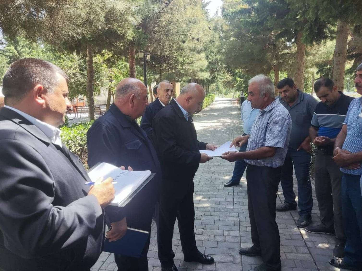 Bölgələrdə vətəndaşlarla görüşlər keçirilir, problemləri yerindəcə dinlənilir - Fotolar 
