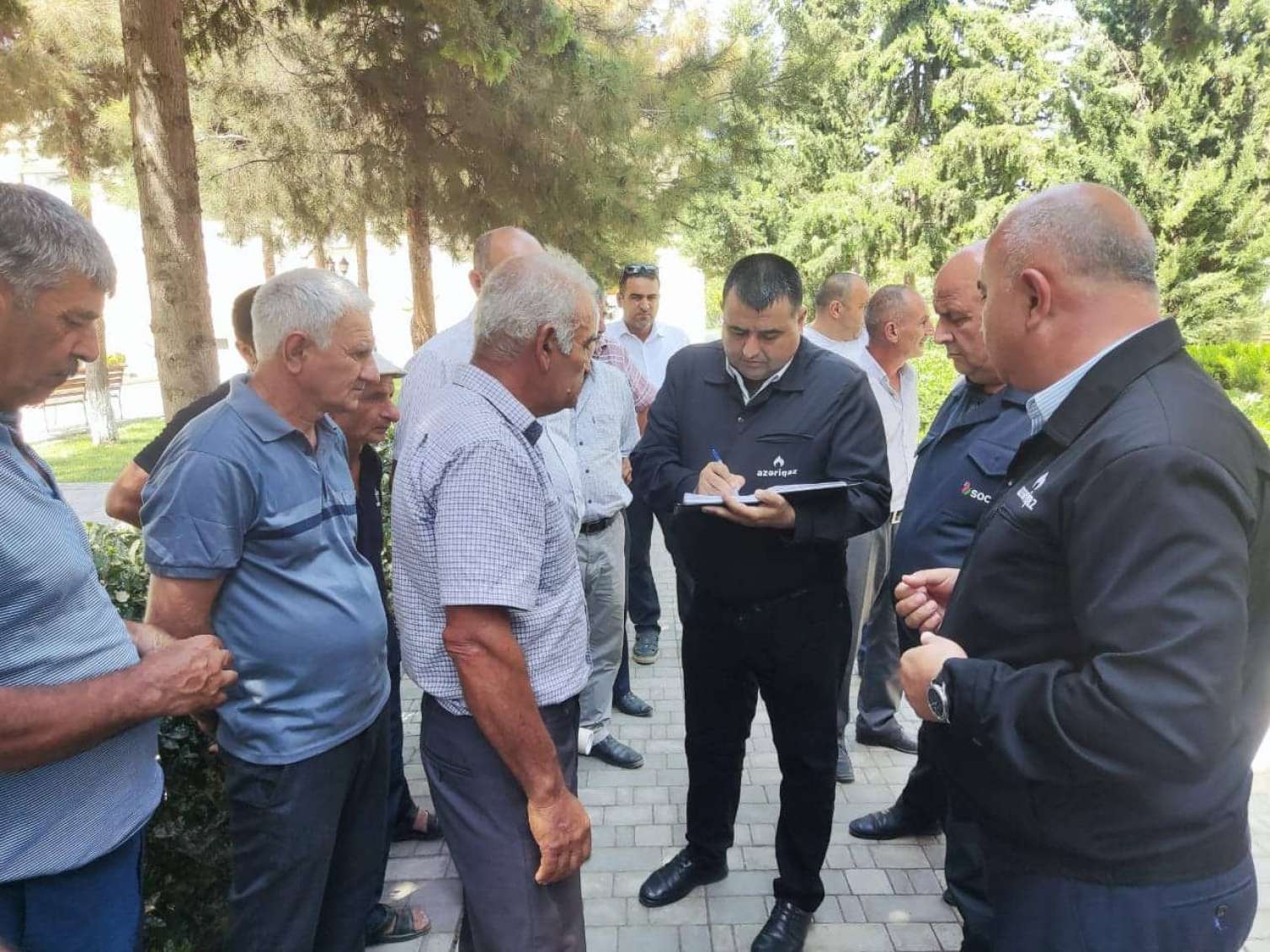 Bölgələrdə vətəndaşlarla görüşlər keçirilir, problemləri yerindəcə dinlənilir - Fotolar 