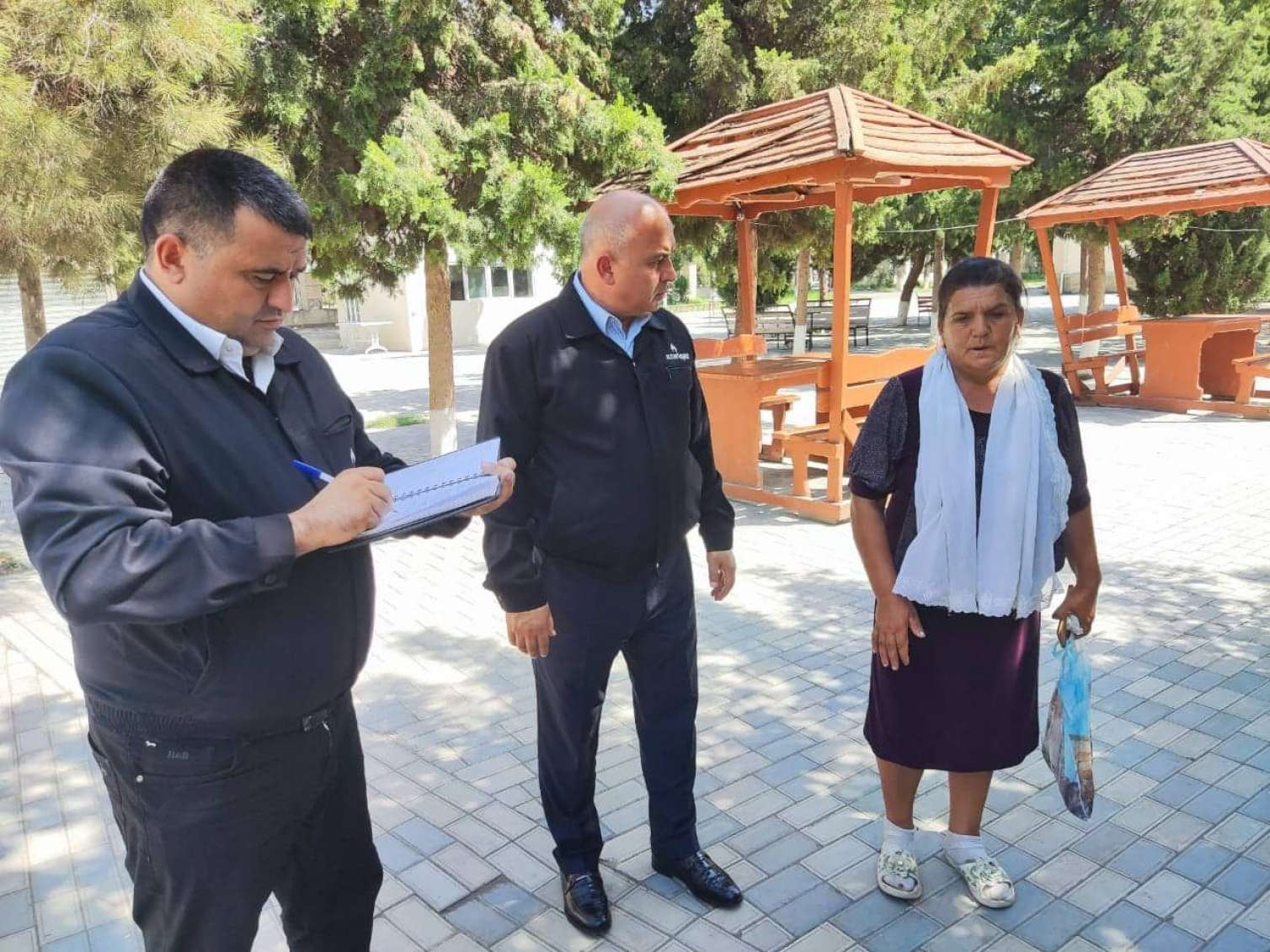 Bölgələrdə vətəndaşlarla görüşlər keçirilir, problemləri yerindəcə dinlənilir - Fotolar 