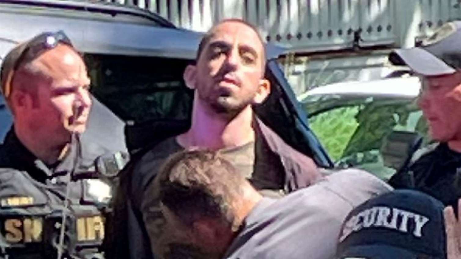 Salman Rüşdini bıçaqlayan şəxs həbs edildi 