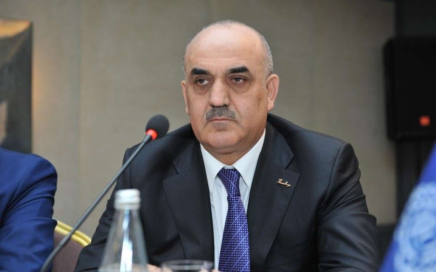 Nazirliyin vəzifəli şəxsi şirkətləri qızının adına AÇDIRIB 