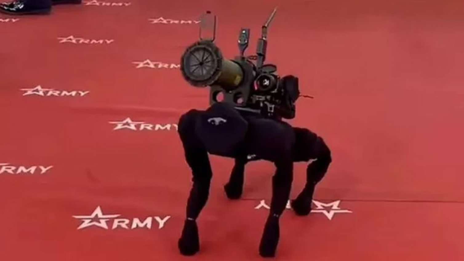Rusiyanın yeni silahı gülüş doğurdu: nindza robot - FOTO/VİDEO 