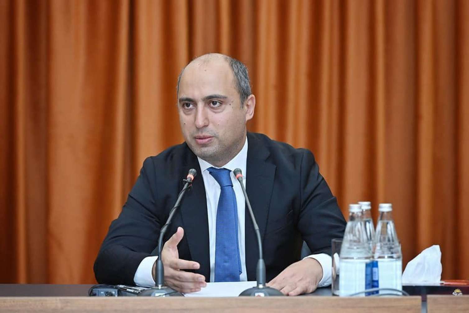 Nazirdən məktəblərdə pul yığılması iddialarına CAVAB 