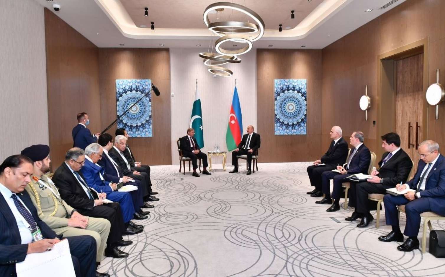 Prezident Şahbaz Şəriflə görüşdü -  FOTO