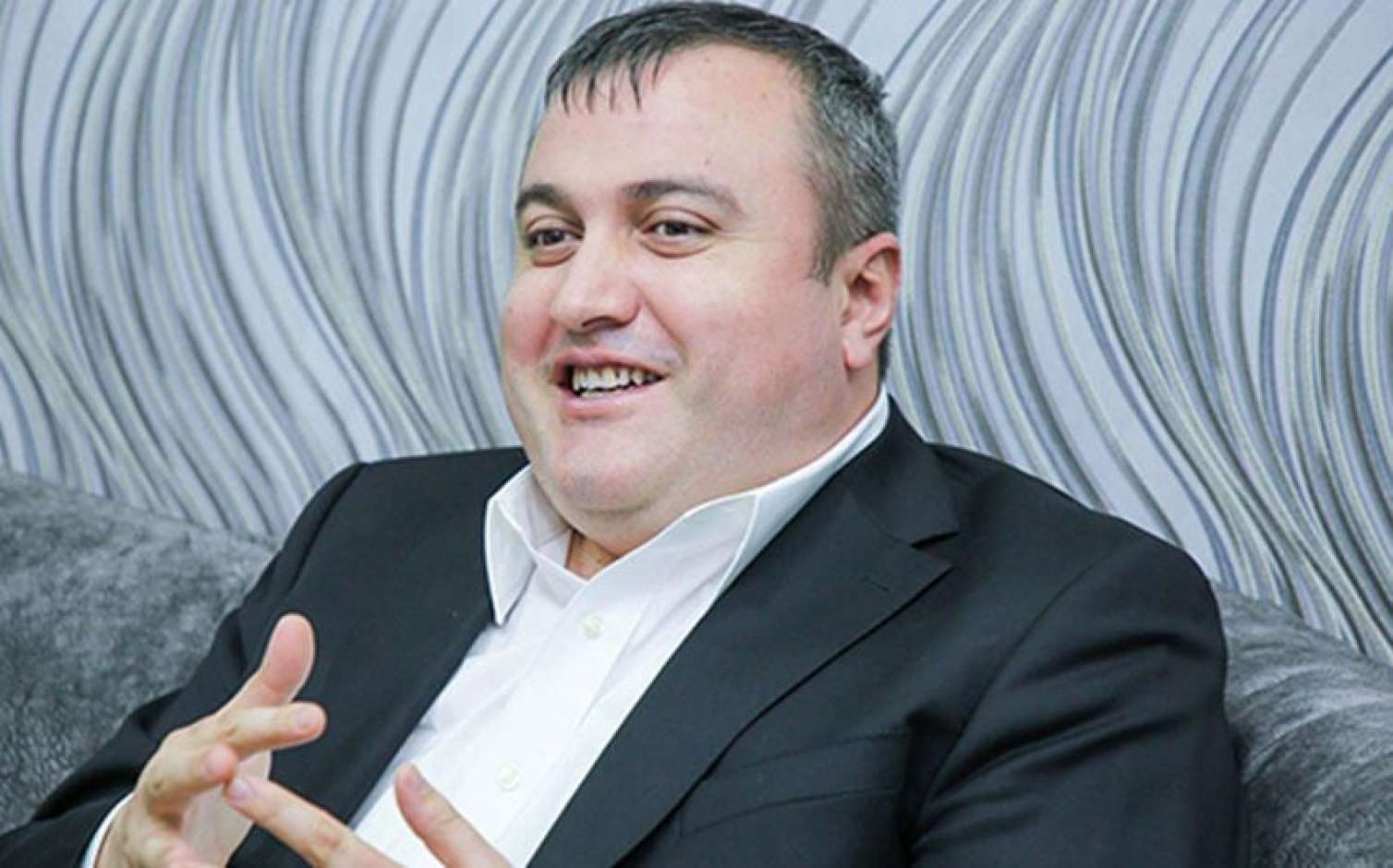 Elçin Sadıqov ev dustaqlığına buraxıldı  