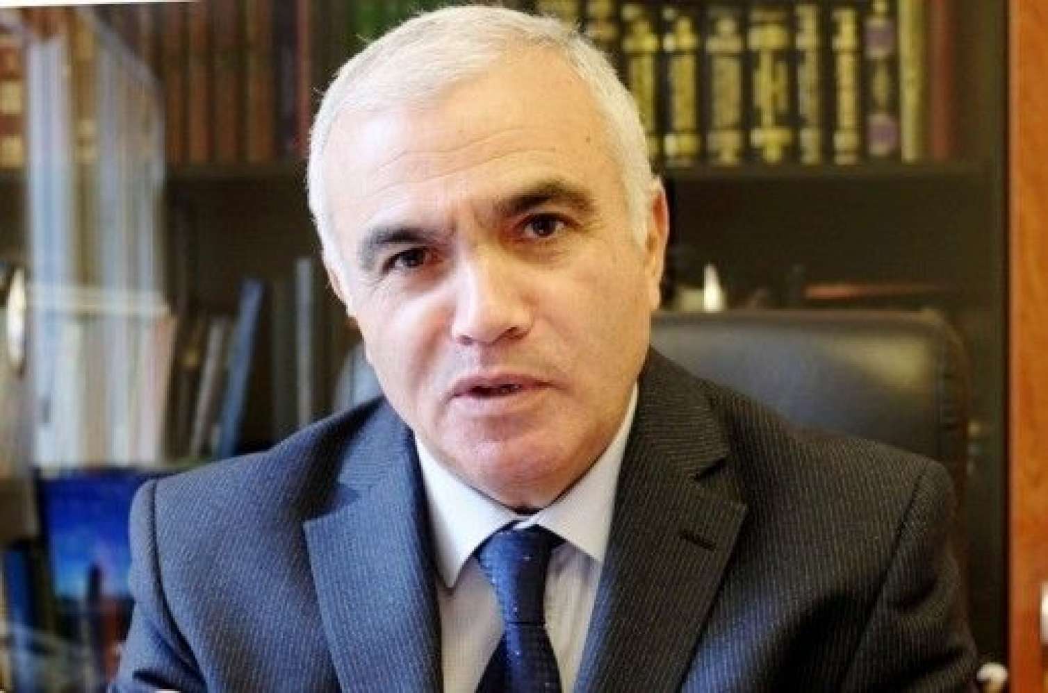 "Xalq qəzeti"nin baş redaktoru işdən çıxarıldı  