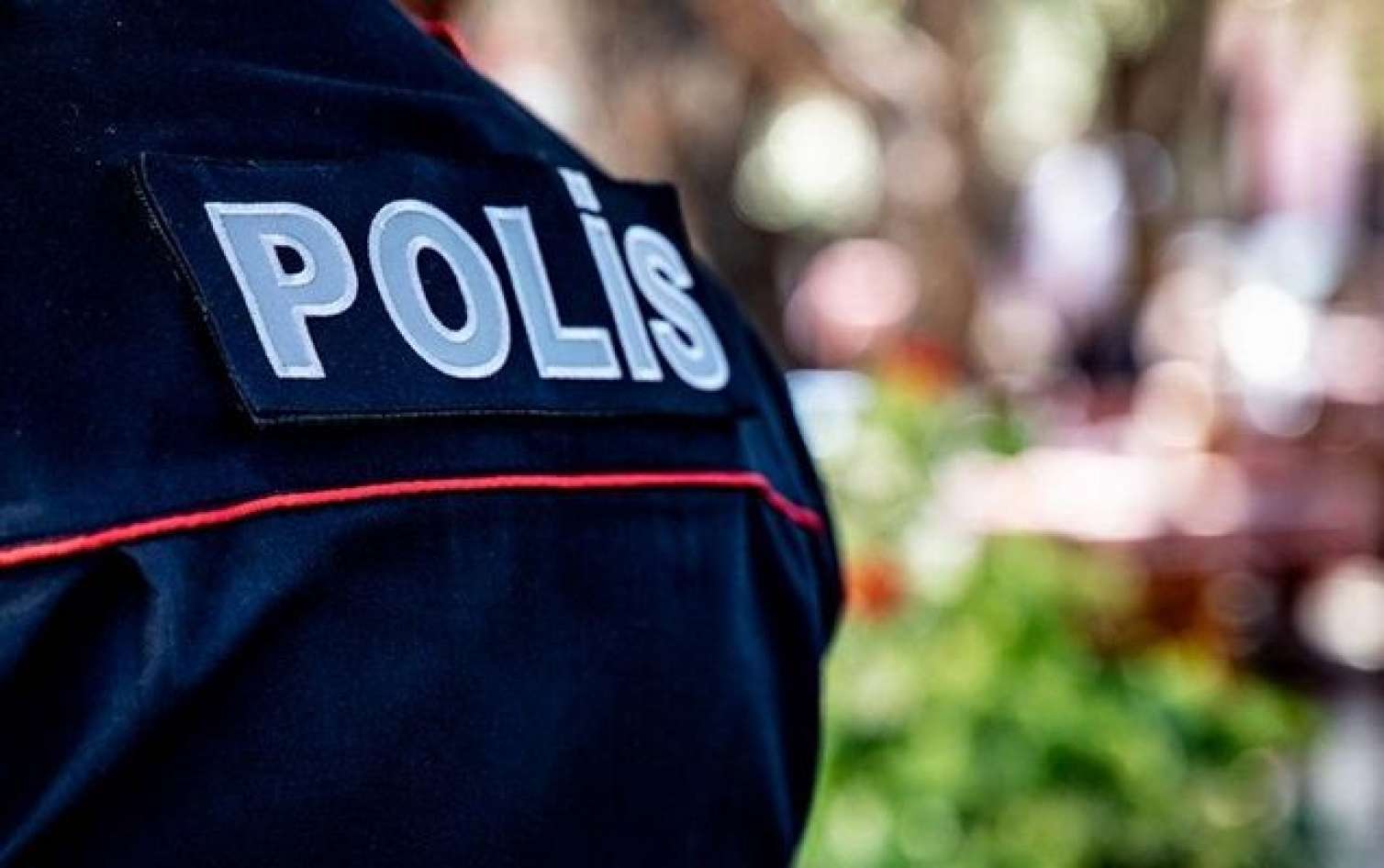 Yevlaxda polis məktəblini döyüb? 