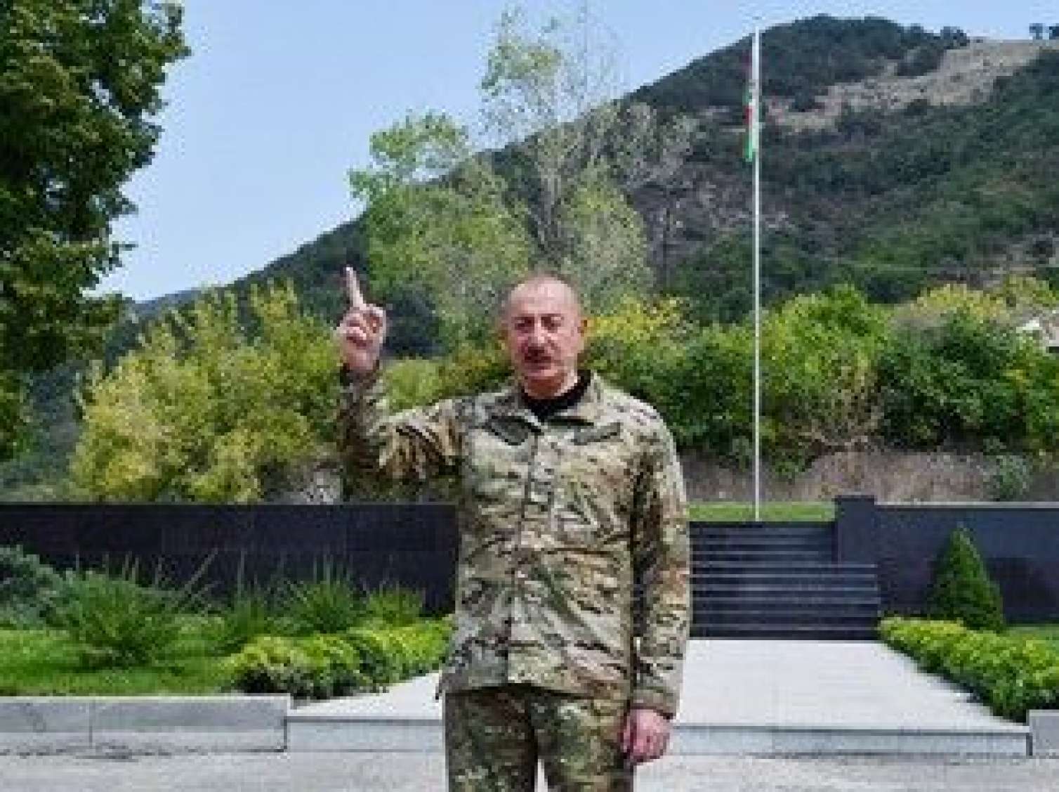 İlham Əliyev Laçın şəhərində bayrağımızı ucaltdı - FOTO 