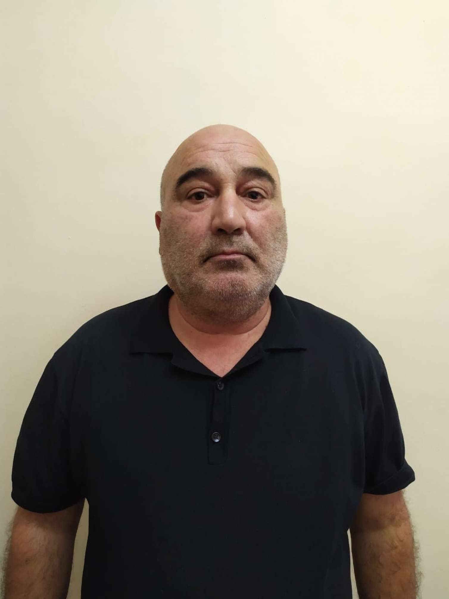 Narkotiki bankalara yığıb evdə gizlədən şəxs saxlanıldı - FOTO 