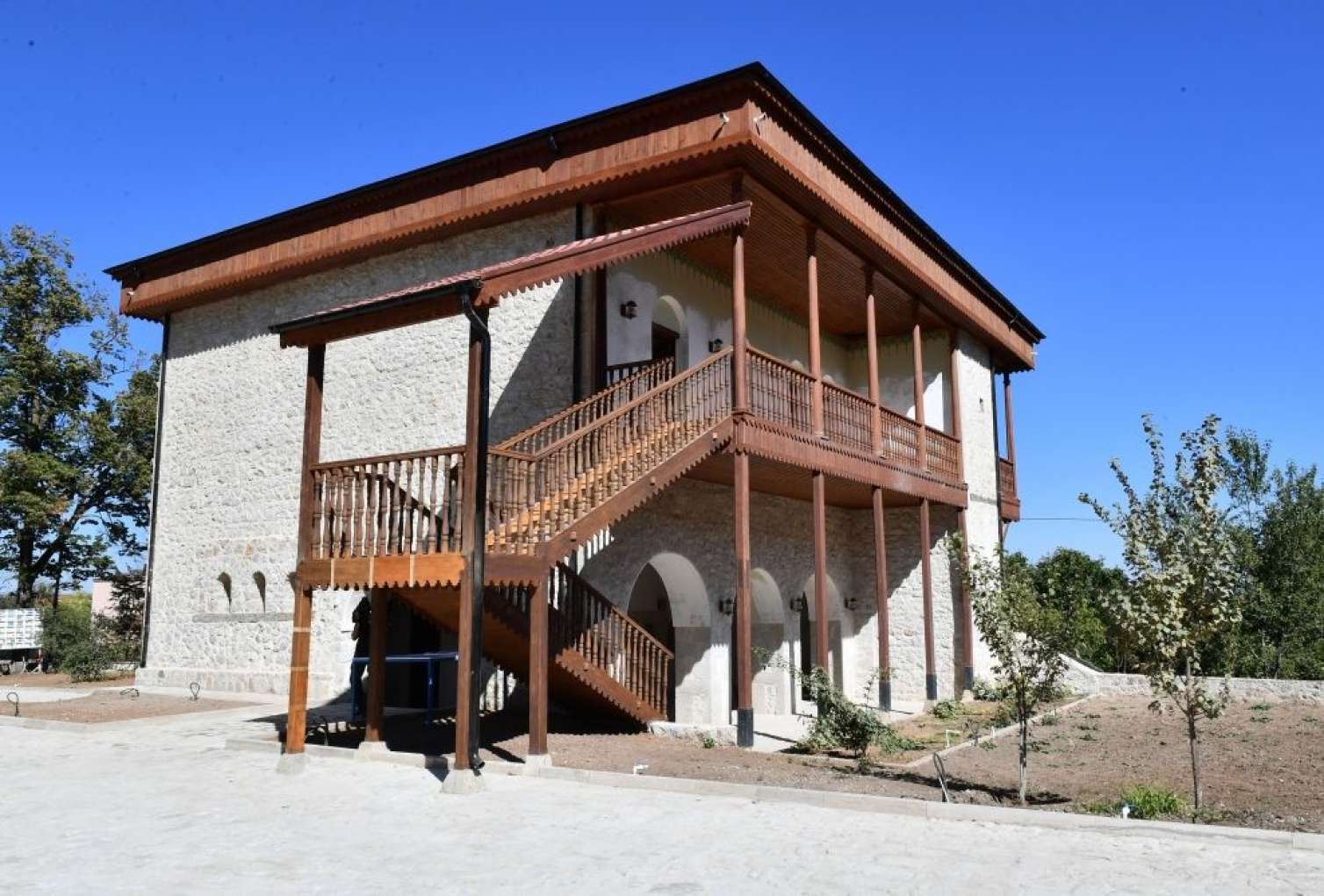 Prezidentlə xanımı Şuşada Mehmandarovların malikanə kompleksində -  FOTO