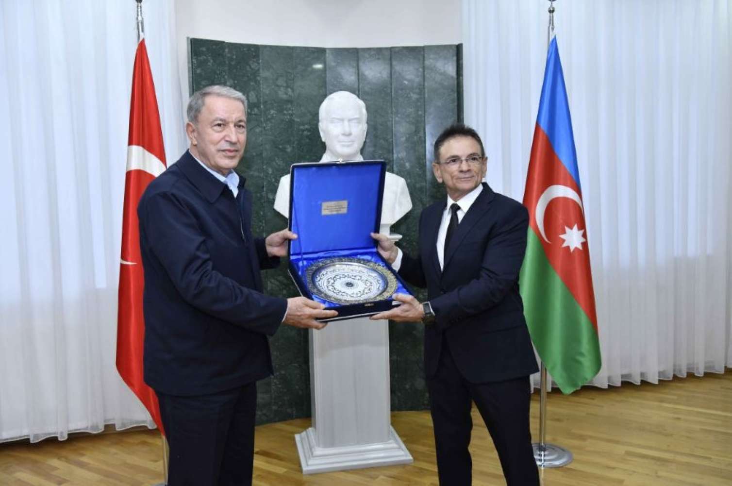 Mədət Quliyev Hulusi Akarı medalla təltif edib - FOTO 