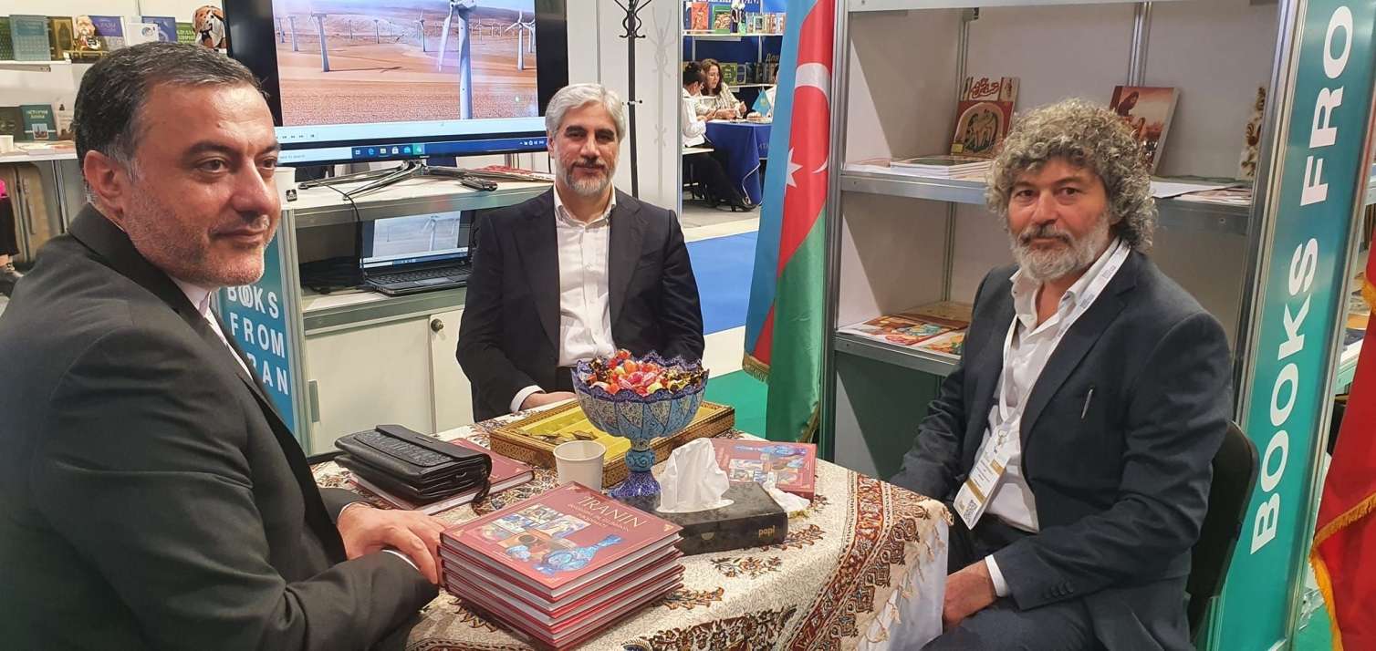 "Qanun"un kitabları İranda da satılacaq - FOTO 