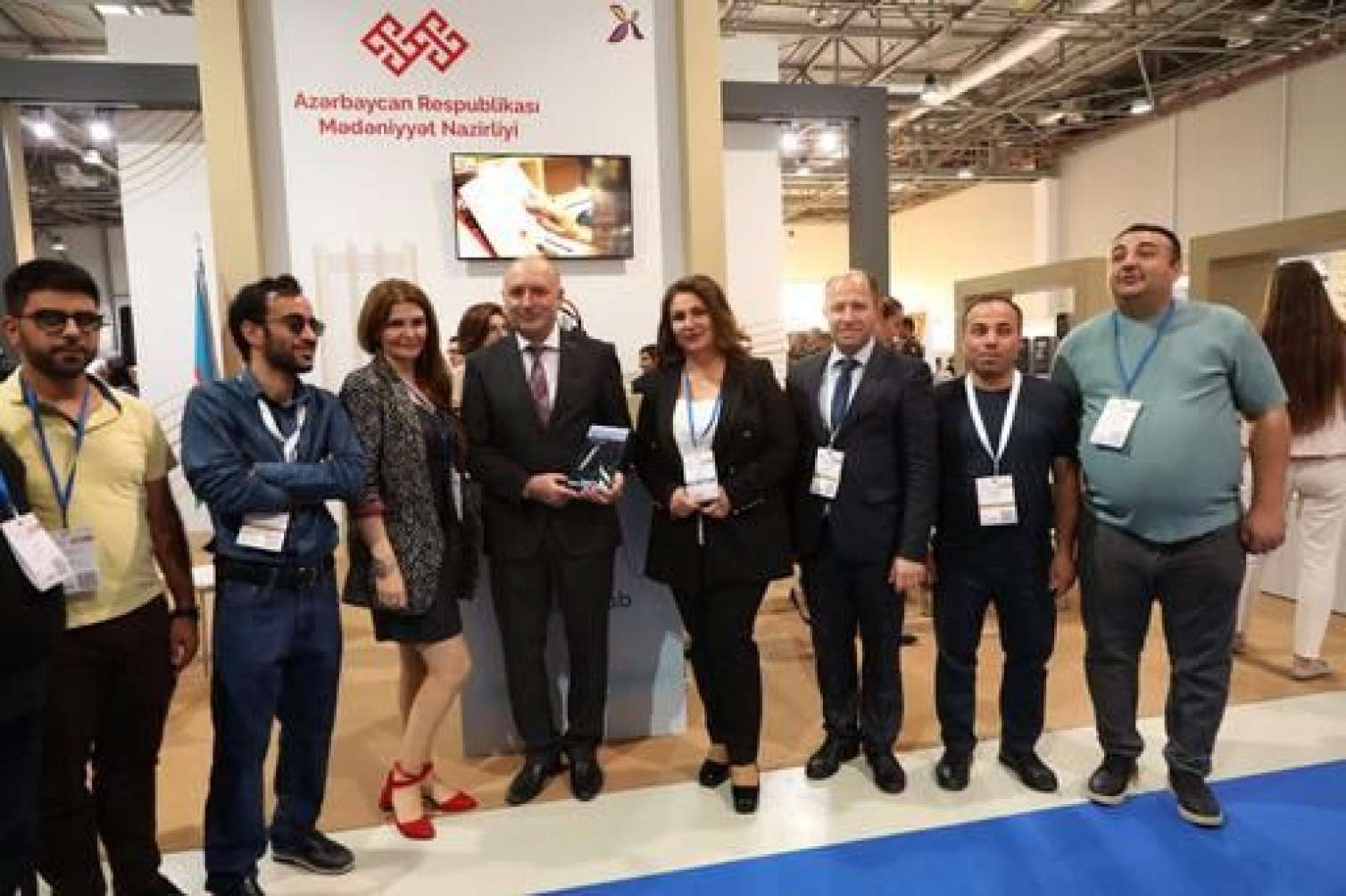 Beynəlxalq Kitab Sərgisində Varislə görüş keçirildi - FOTO 
