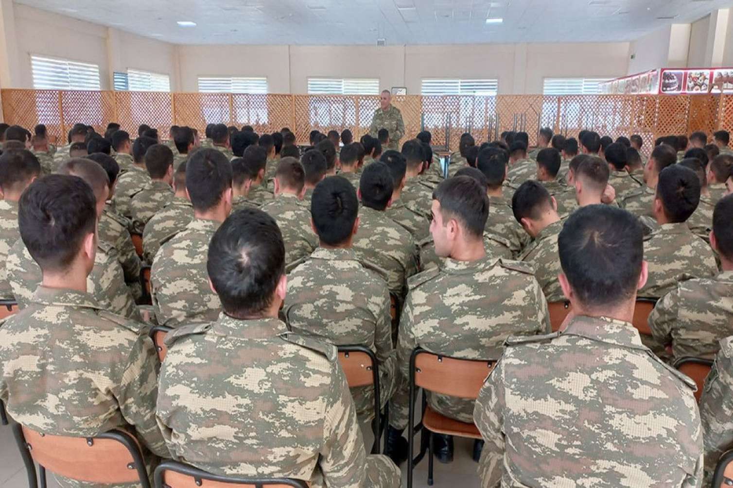Hərbçilərin maarifləndirilməsi üzrə tədbirlər keçirildi 