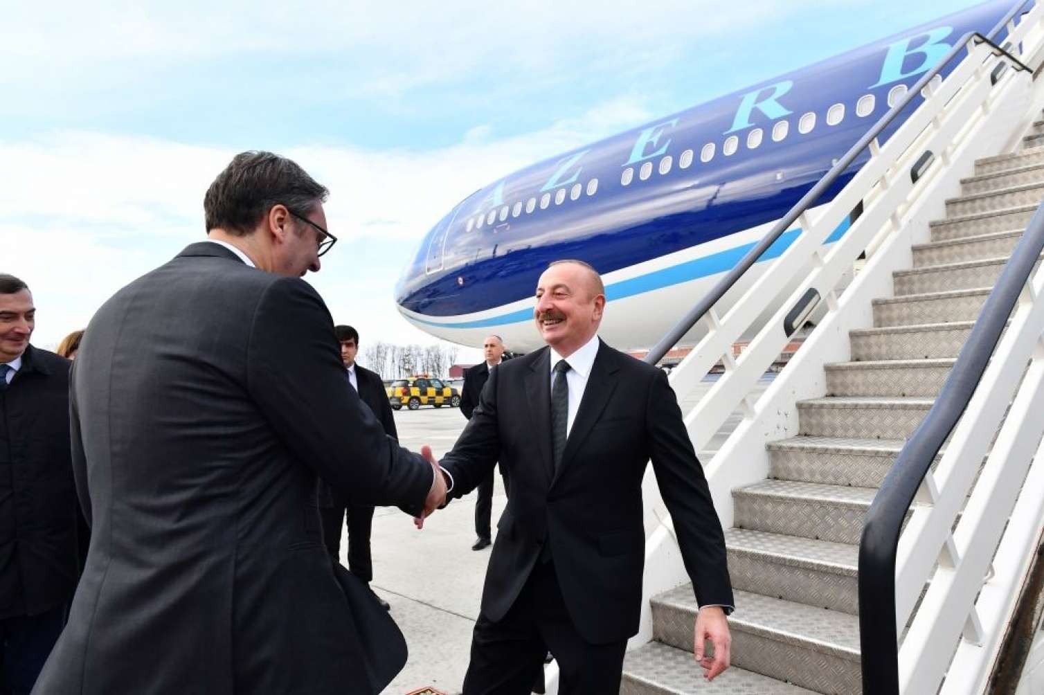 Prezident Serbiyaya getdi -  FOTO