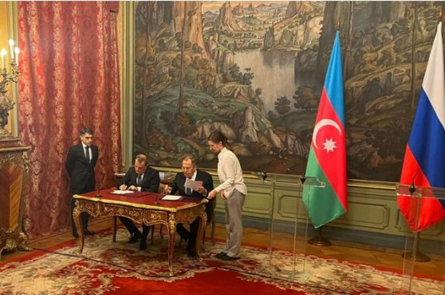 Azərbaycan və Rusiya arasında sənədlər imzalandı 