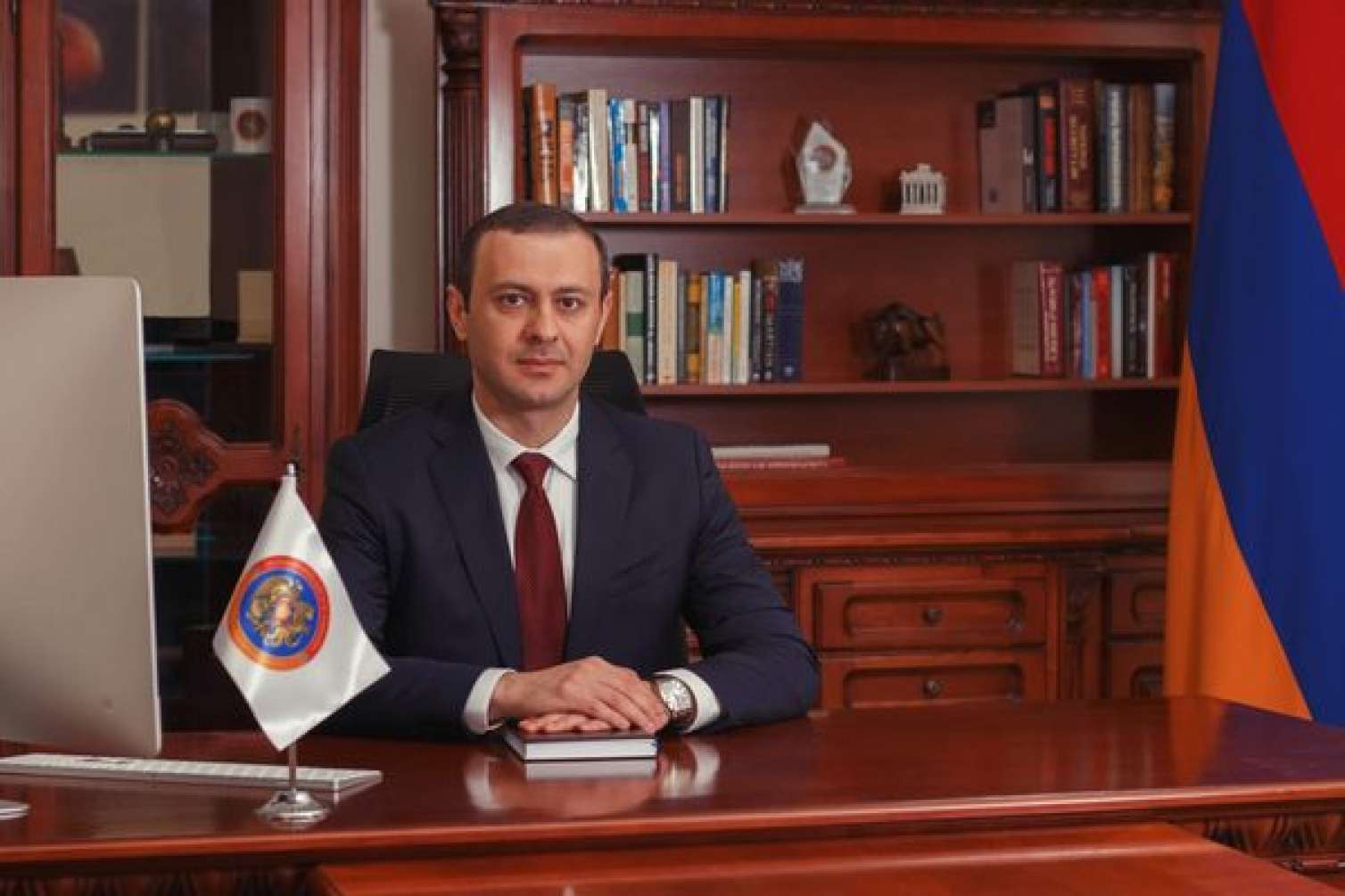 Sülh müqaviləsi üzərində iş davam edir - Armen Qriqoryan 