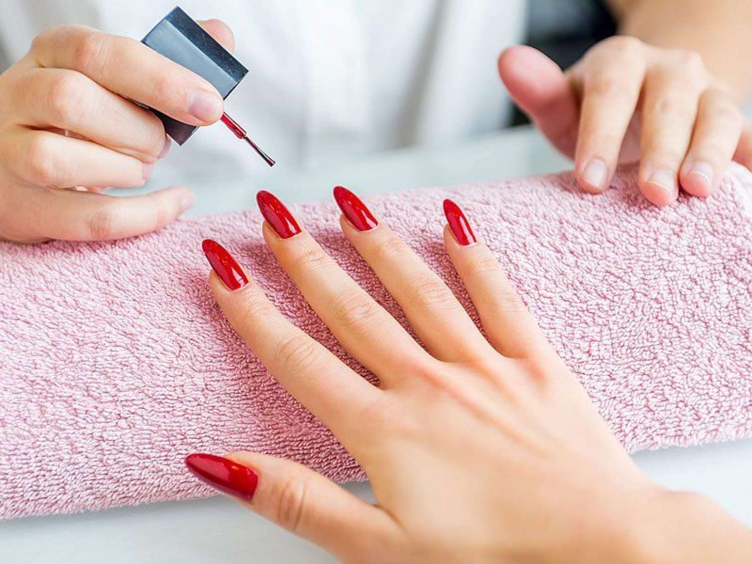 Gel dırnaq boyaları Avropada qadağan edildi 