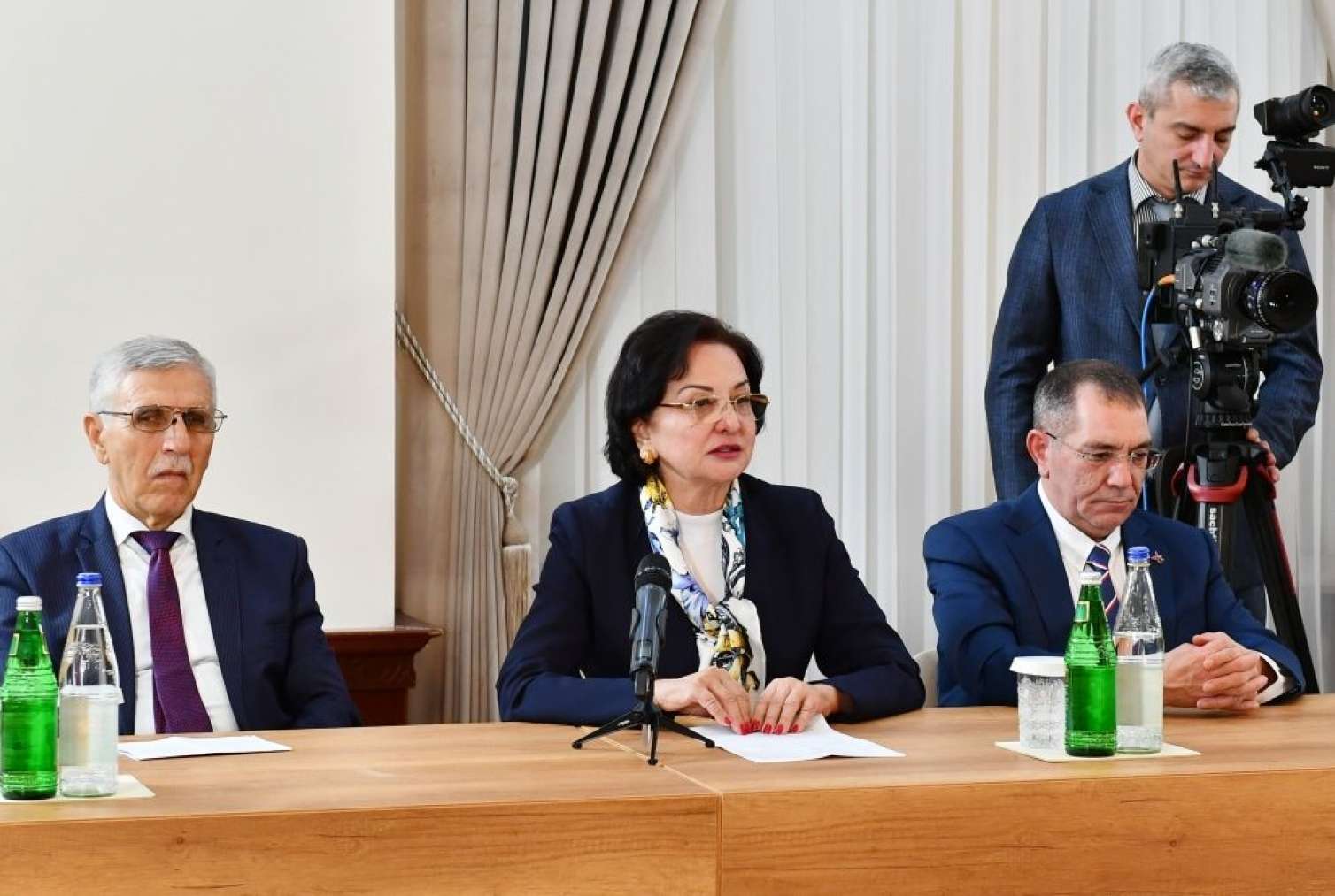 Prezident Qərbi Azərbaycan İcmasının binasında yaradılan şəraitlə tanış oldu 