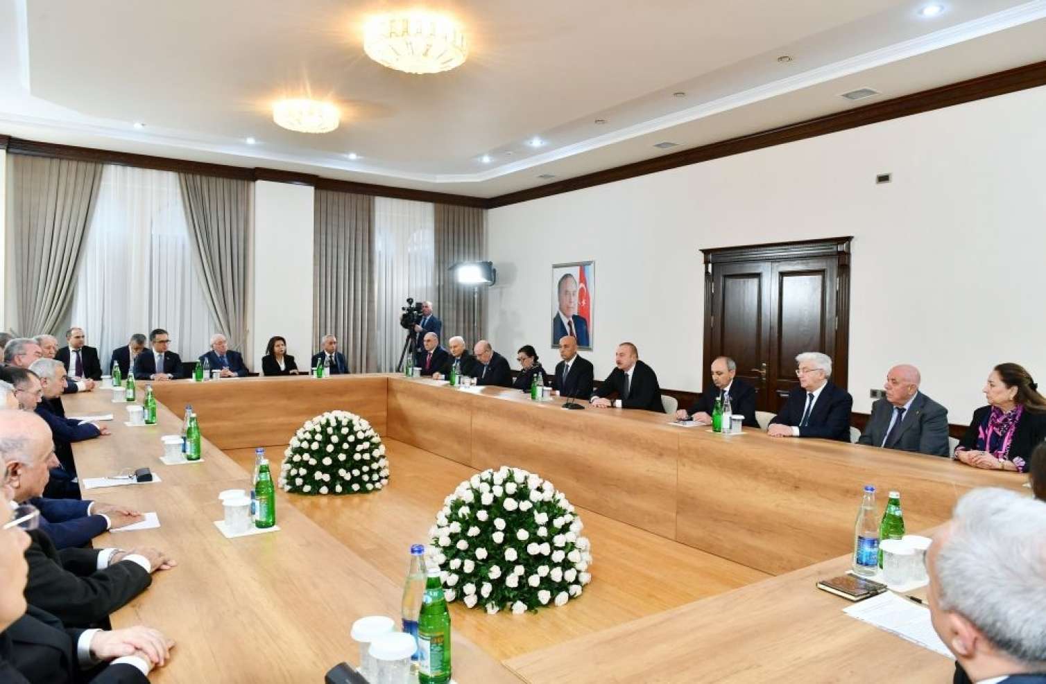 Prezident Qərbi Azərbaycan İcmasının binasında yaradılan şəraitlə tanış oldu 