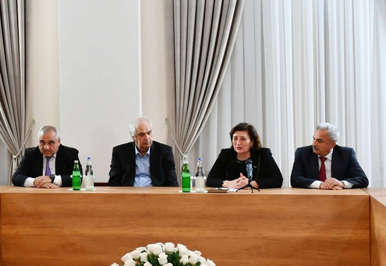 Prezident Qərbi Azərbaycan İcmasının binasında yaradılan şəraitlə tanış oldu 
