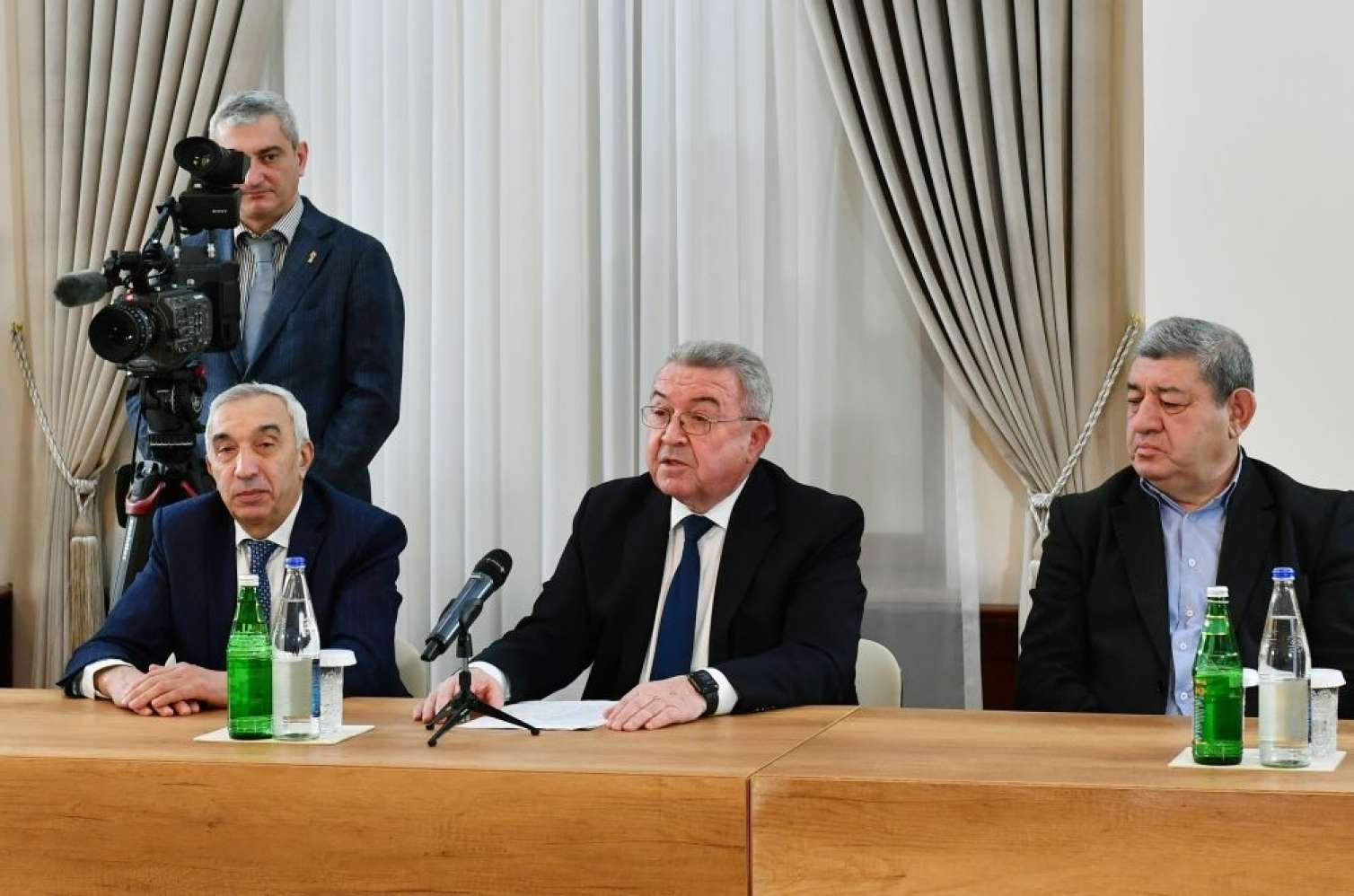 Prezident Qərbi Azərbaycan İcmasının binasında yaradılan şəraitlə tanış oldu 