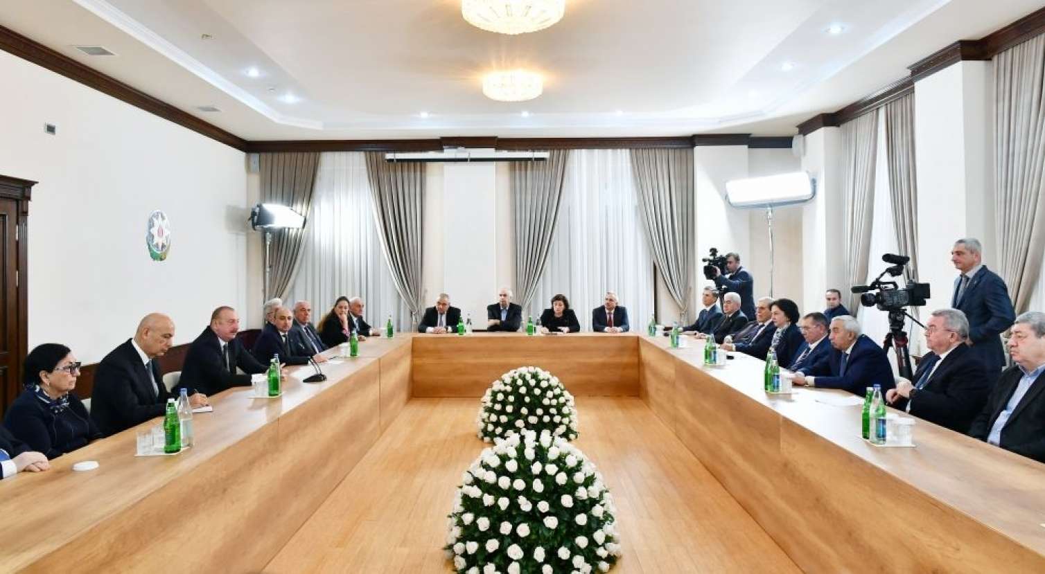 Prezident Qərbi Azərbaycan İcmasının binasında yaradılan şəraitlə tanış oldu 