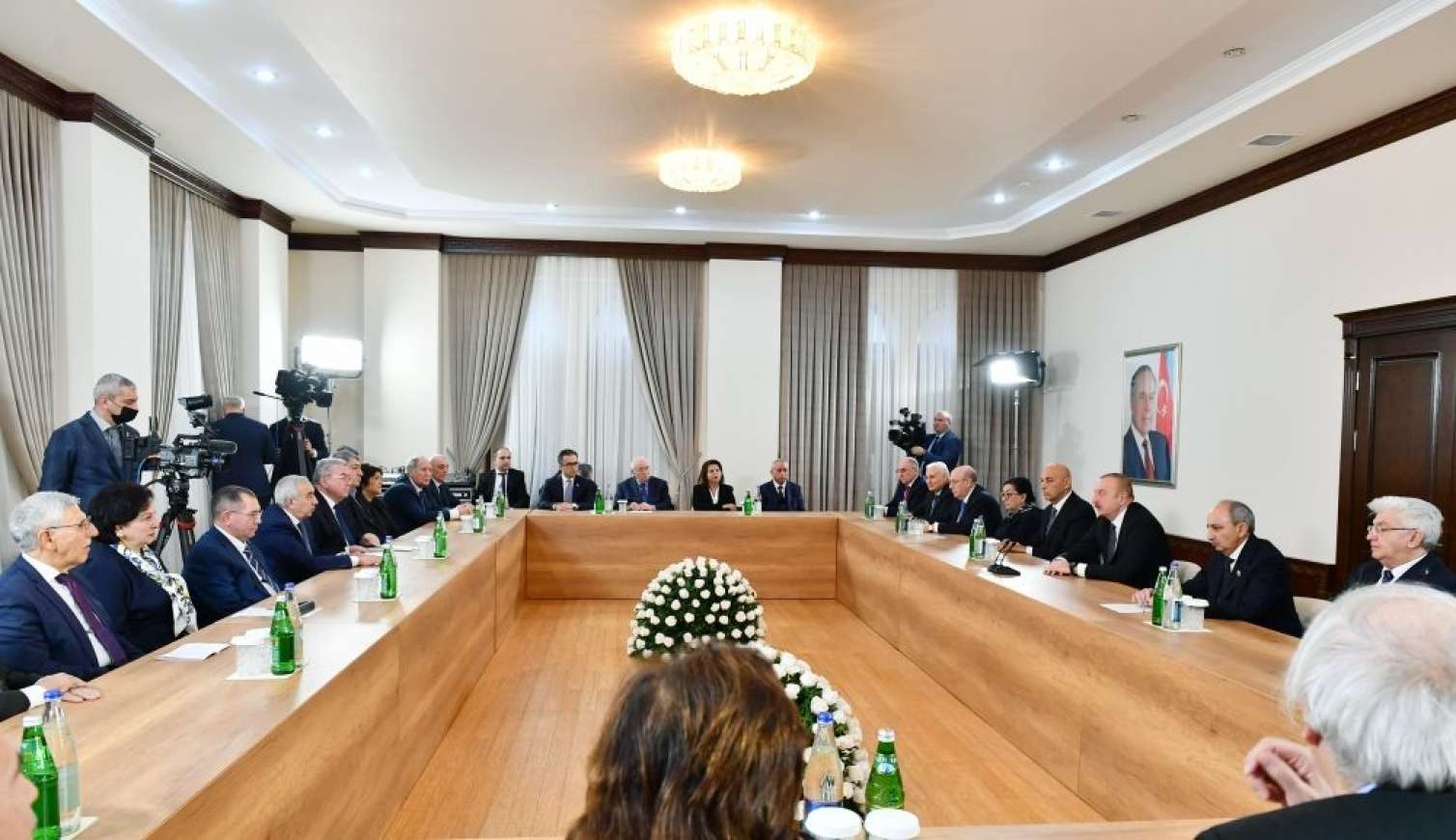 Prezident Qərbi Azərbaycan İcmasının binasında yaradılan şəraitlə tanış oldu 